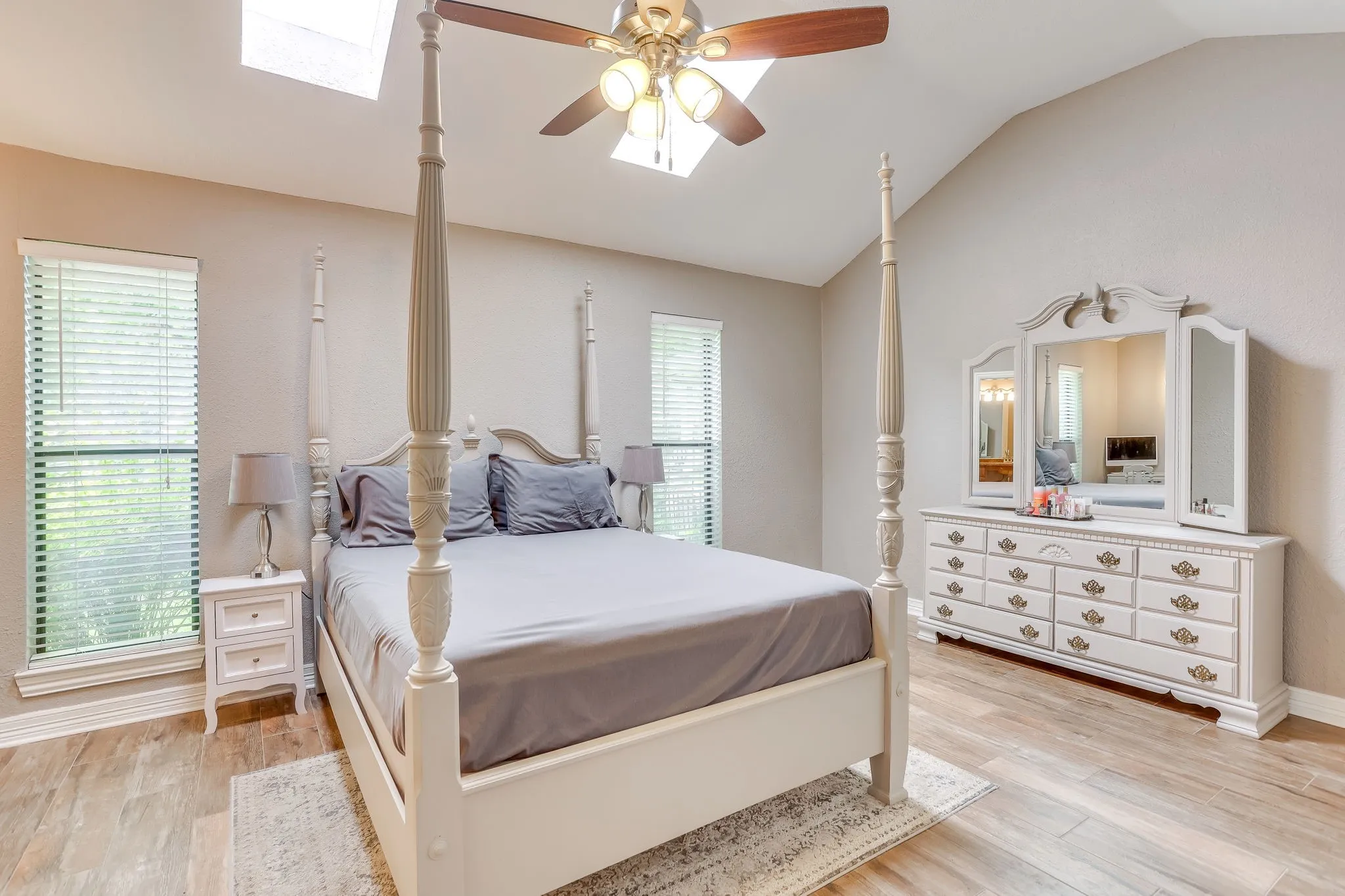 Single Family Residence For Sale in Tarrant County , 4510 Longacres Court, Arlington, Texas 76016, 3 Bedroom, 2 Bathroom, 2 Garage spaces, 1,667 Sqft, built in 1975, mls#21330352, Real Estate Agent in Arlington, Homes For Sale in Tarrant county, Homes For Sale in Arlington, Realtor in Arlington Texas, Real Estate Brokerage Independent Realty Texas, Luminita Cordes Realtor