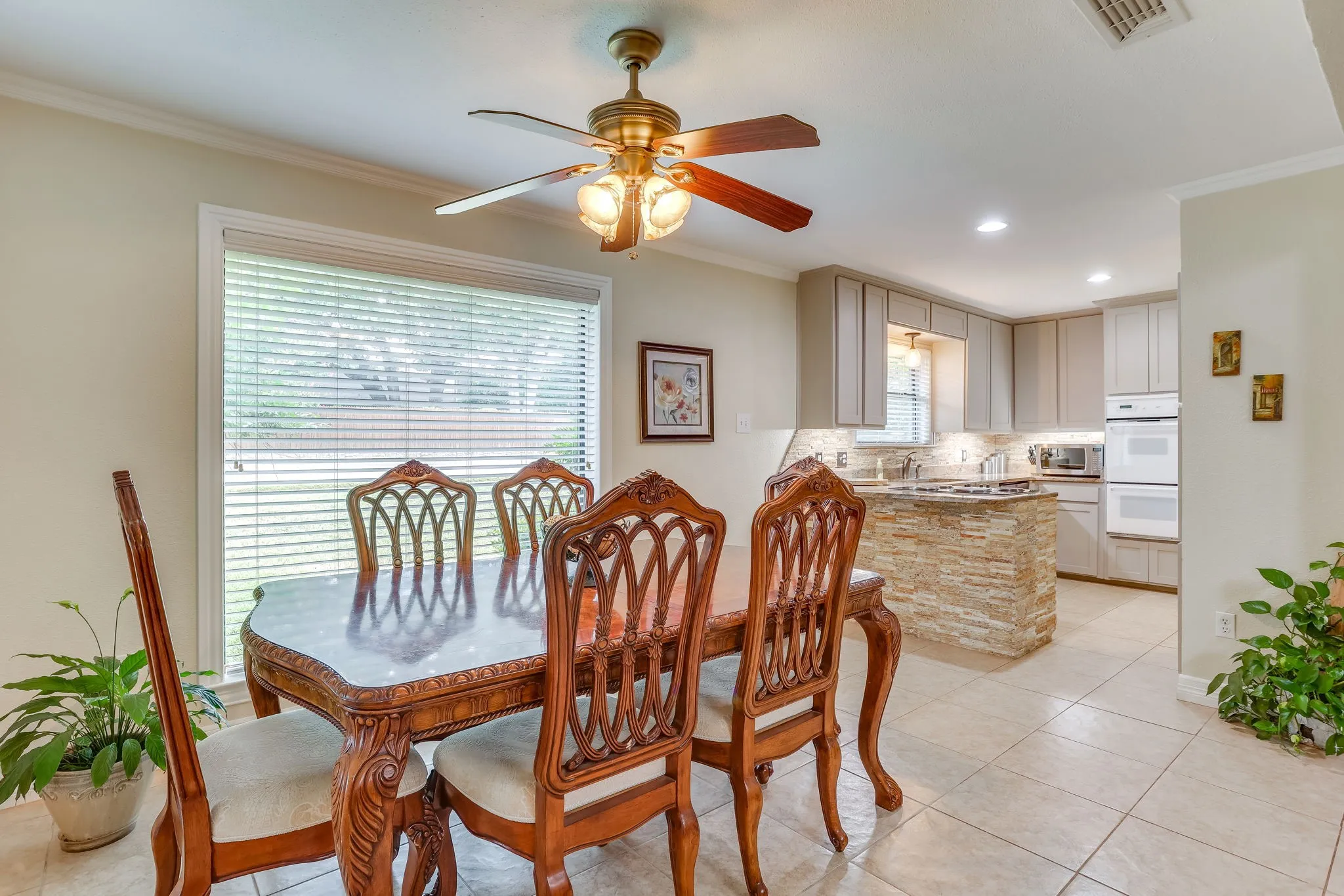 Single Family Residence For Sale in Tarrant County , 4510 Longacres Court, Arlington, Texas 76016, 3 Bedroom, 2 Bathroom, 2 Garage spaces, 1,667 Sqft, built in 1975, mls#21330352, Real Estate Agent in Arlington, Homes For Sale in Tarrant county, Homes For Sale in Arlington, Realtor in Arlington Texas, Real Estate Brokerage Independent Realty Texas, Luminita Cordes Realtor