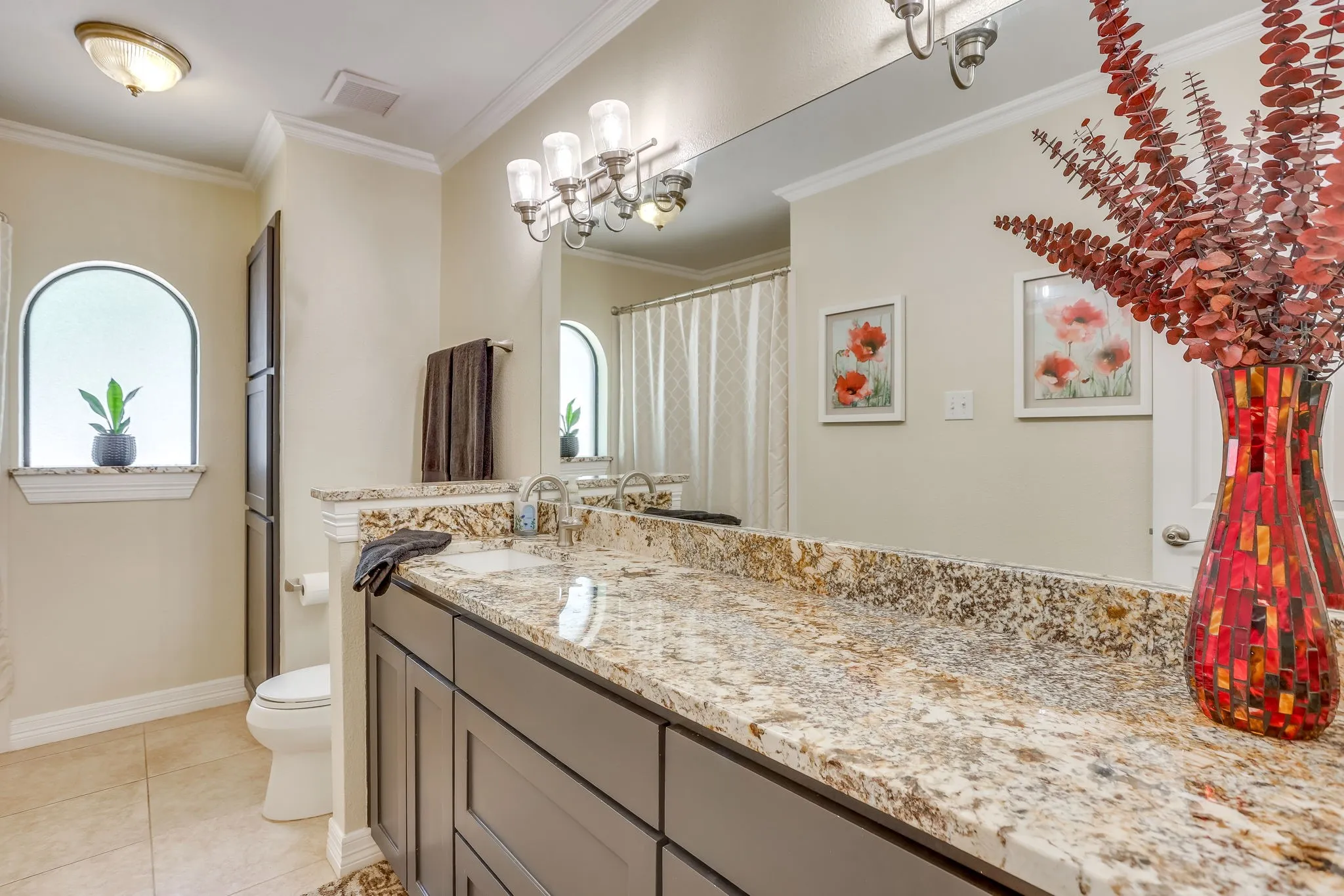 Single Family Residence For Sale in Tarrant County , 4510 Longacres Court, Arlington, Texas 76016, 3 Bedroom, 2 Bathroom, 2 Garage spaces, 1,667 Sqft, built in 1975, mls#21330352, Real Estate Agent in Arlington, Homes For Sale in Tarrant county, Homes For Sale in Arlington, Realtor in Arlington Texas, Real Estate Brokerage Independent Realty Texas, Luminita Cordes Realtor
