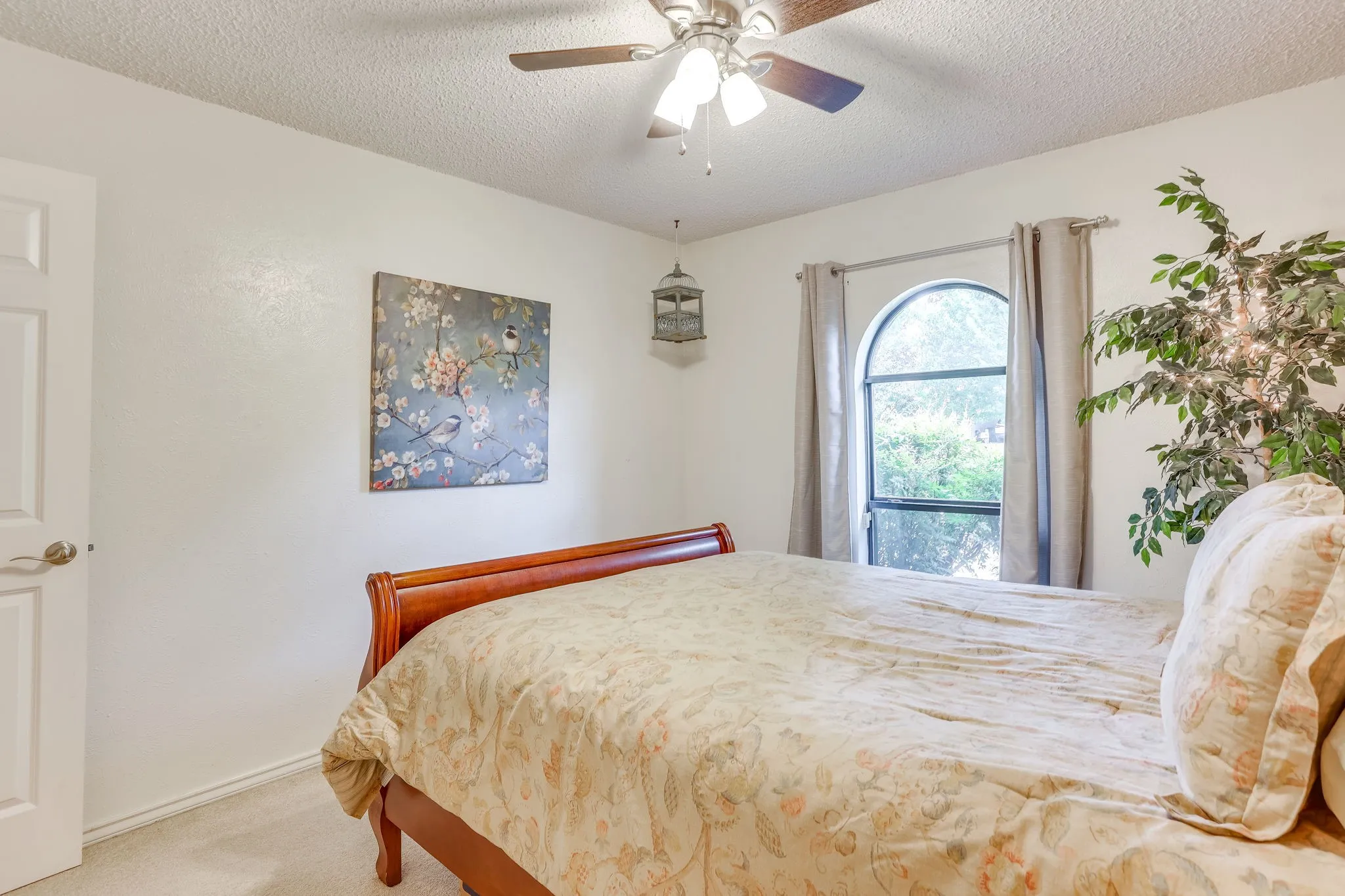 Single Family Residence For Sale in Tarrant County , 4510 Longacres Court, Arlington, Texas 76016, 3 Bedroom, 2 Bathroom, 2 Garage spaces, 1,667 Sqft, built in 1975, mls#21330352, Real Estate Agent in Arlington, Homes For Sale in Tarrant county, Homes For Sale in Arlington, Realtor in Arlington Texas, Real Estate Brokerage Independent Realty Texas, Luminita Cordes Realtor