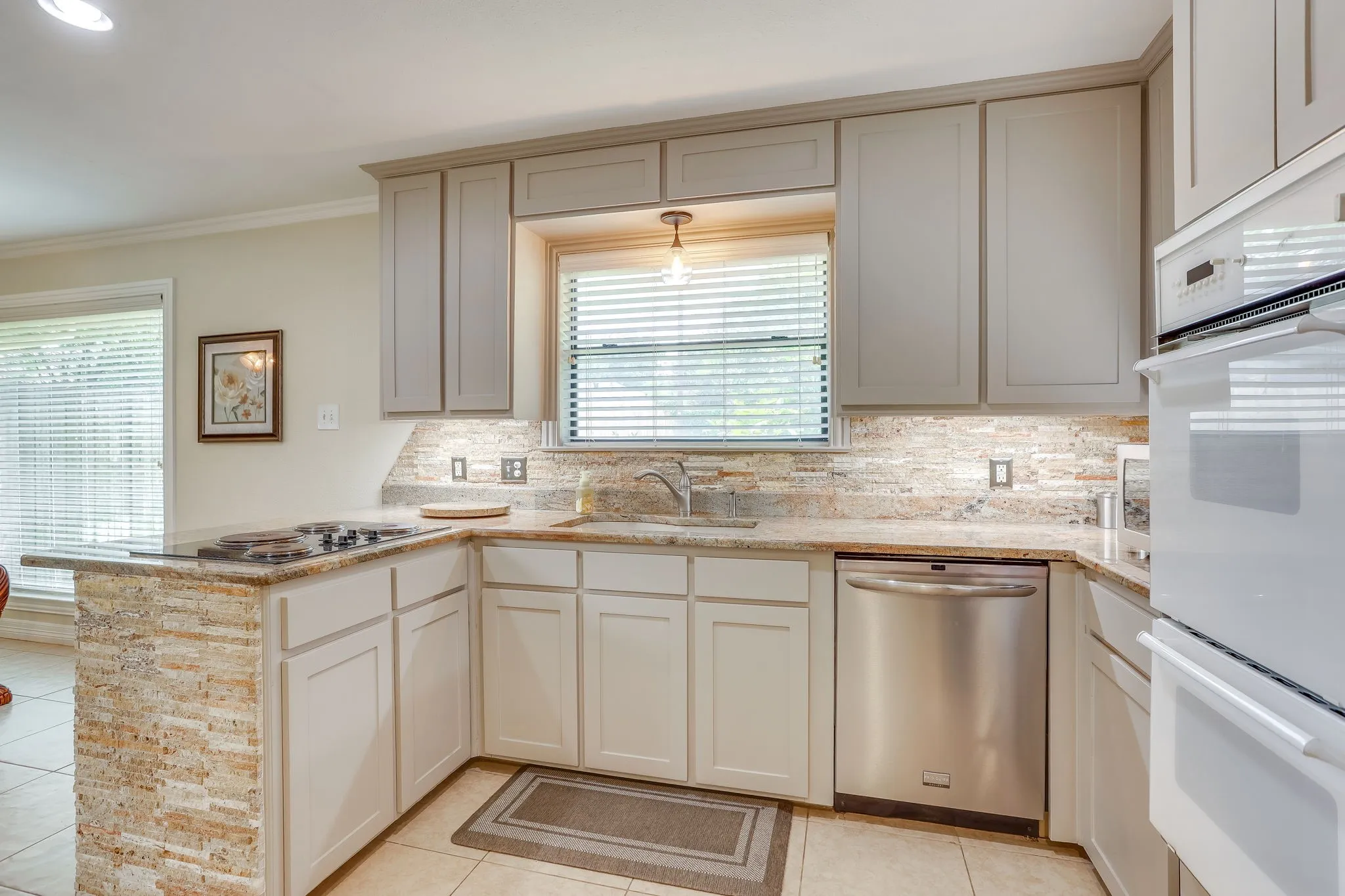 Single Family Residence For Sale in Tarrant County , 4510 Longacres Court, Arlington, Texas 76016, 3 Bedroom, 2 Bathroom, 2 Garage spaces, 1,667 Sqft, built in 1975, mls#21330352, Real Estate Agent in Arlington, Homes For Sale in Tarrant county, Homes For Sale in Arlington, Realtor in Arlington Texas, Real Estate Brokerage Independent Realty Texas, Luminita Cordes Realtor