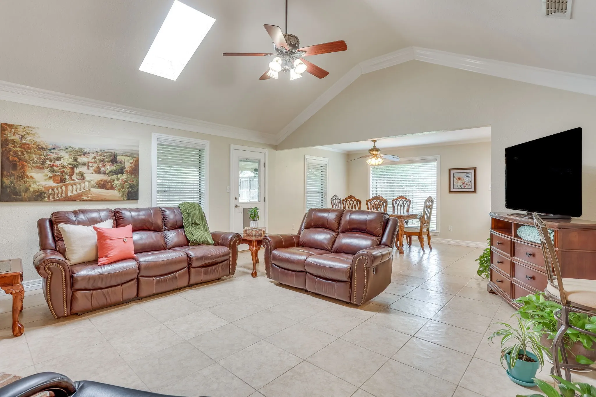 Single Family Residence For Sale in Tarrant County , 4510 Longacres Court, Arlington, Texas 76016, 3 Bedroom, 2 Bathroom, 2 Garage spaces, 1,667 Sqft, built in 1975, mls#21330352, Real Estate Agent in Arlington, Homes For Sale in Tarrant county, Homes For Sale in Arlington, Realtor in Arlington Texas, Real Estate Brokerage Independent Realty Texas, Luminita Cordes Realtor