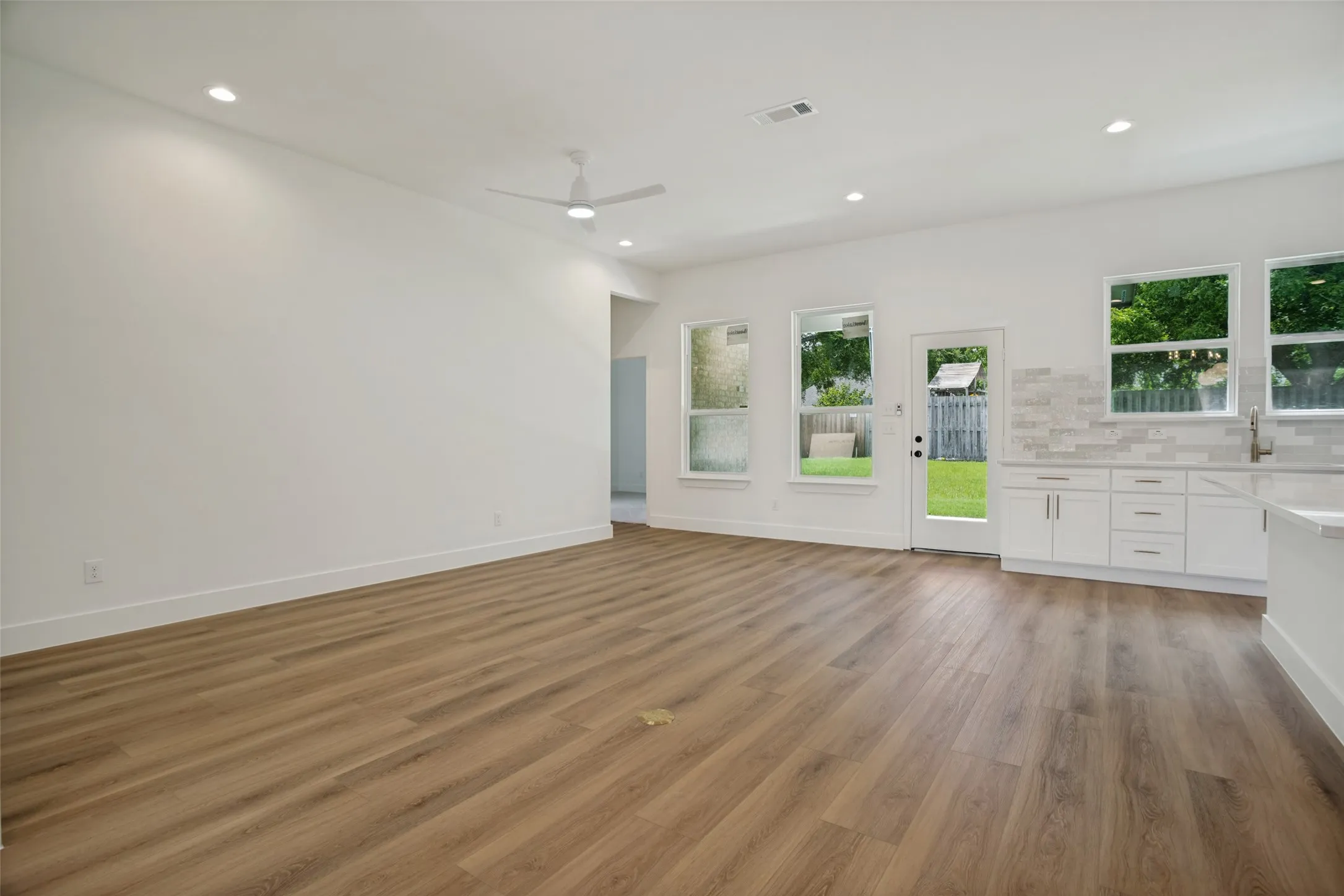 Single Family Residence For Sale in Fannin County , 2013 Bois D Arc Drive, Bonham, Texas 75418, 4 Bedroom, 3 Bathroom, 2 Garage spaces, 2,225 Sqft, built in 2026, mls#21332752, Real Estate Agent in Bonham, Homes For Sale in Fannin county, Homes For Sale in Bonham, Realtor in Bonham Texas, Real Estate Brokerage Independent Realty Texas, Luminita Cordes Realtor