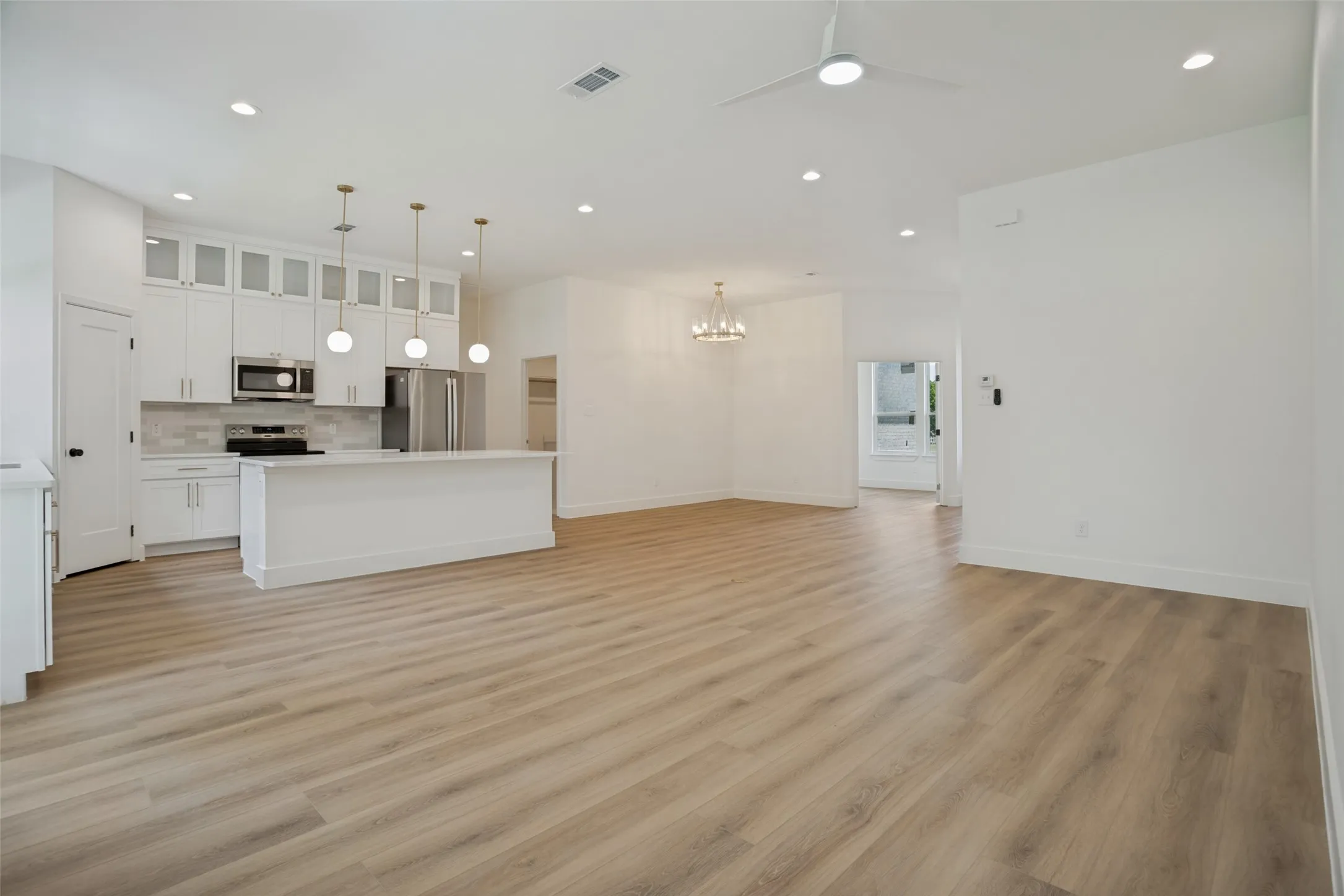 Single Family Residence For Sale in Fannin County , 2013 Bois D Arc Drive, Bonham, Texas 75418, 4 Bedroom, 3 Bathroom, 2 Garage spaces, 2,225 Sqft, built in 2026, mls#21332752, Real Estate Agent in Bonham, Homes For Sale in Fannin county, Homes For Sale in Bonham, Realtor in Bonham Texas, Real Estate Brokerage Independent Realty Texas, Luminita Cordes Realtor