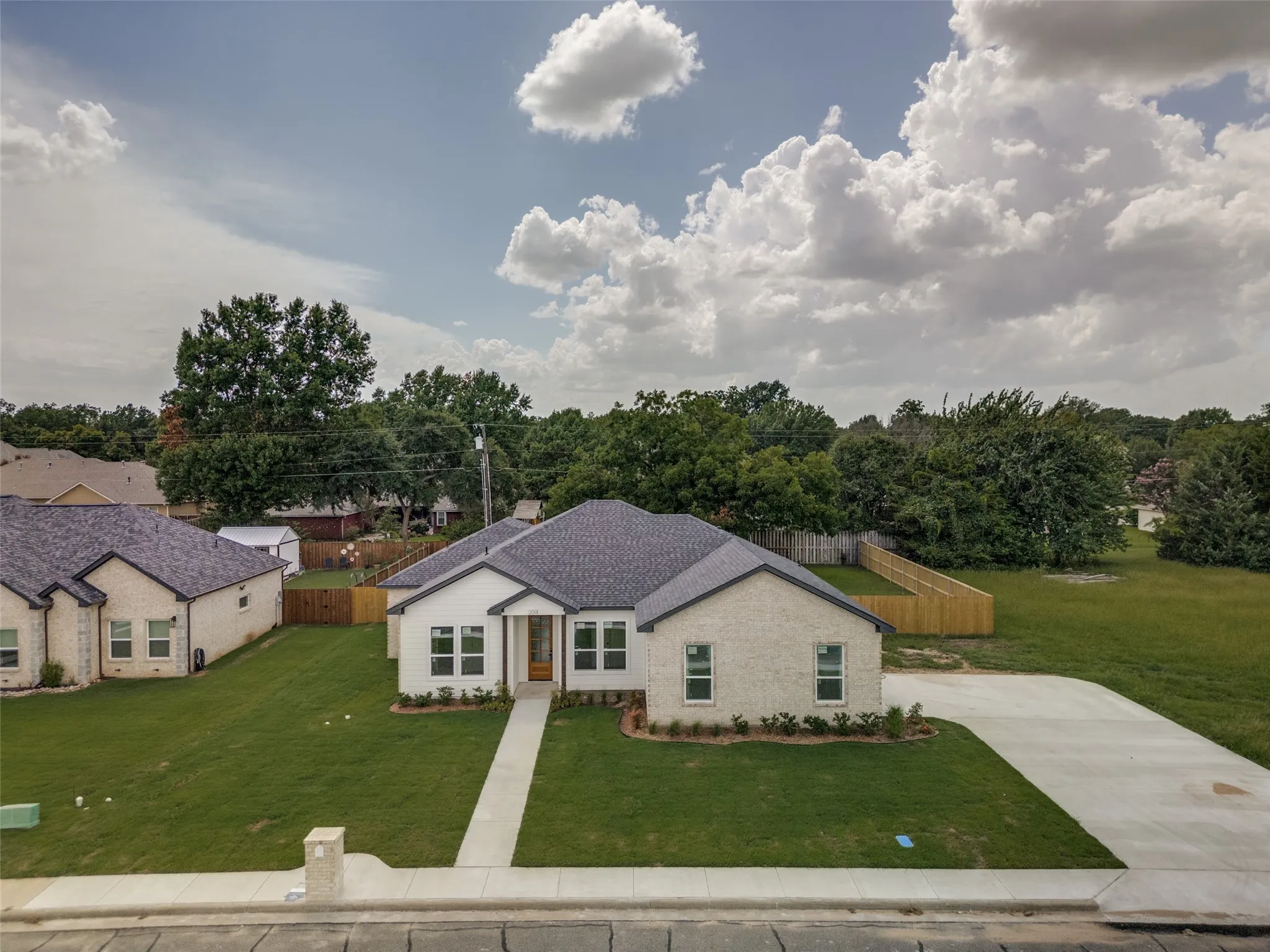 Single Family Residence For Sale in Fannin County , 2013 Bois D Arc Drive, Bonham, Texas 75418, 4 Bedroom, 3 Bathroom, 2 Garage spaces, 2,225 Sqft, built in 2026, mls#21332752, Real Estate Agent in Bonham, Homes For Sale in Fannin county, Homes For Sale in Bonham, Realtor in Bonham Texas, Real Estate Brokerage Independent Realty Texas, Luminita Cordes Realtor