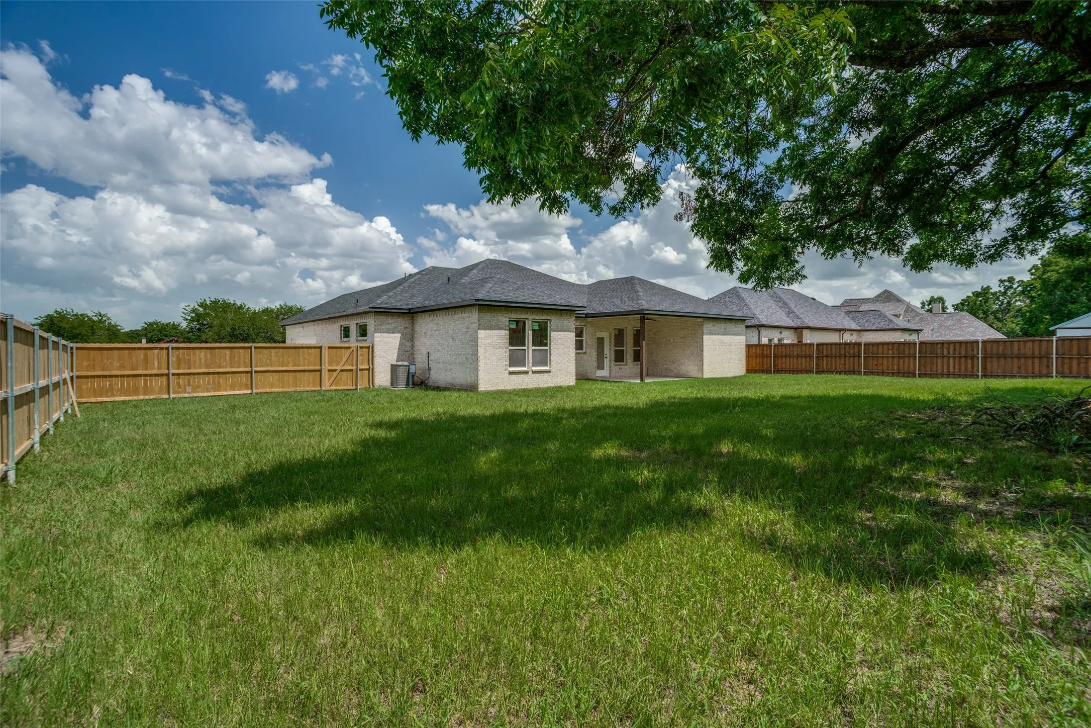 Single Family Residence For Sale in Fannin County , 2013 Bois D Arc Drive, Bonham, Texas 75418, 4 Bedroom, 3 Bathroom, 2 Garage spaces, 2,225 Sqft, built in 2026, mls#21332752, Real Estate Agent in Bonham, Homes For Sale in Fannin county, Homes For Sale in Bonham, Realtor in Bonham Texas, Real Estate Brokerage Independent Realty Texas, Luminita Cordes Realtor