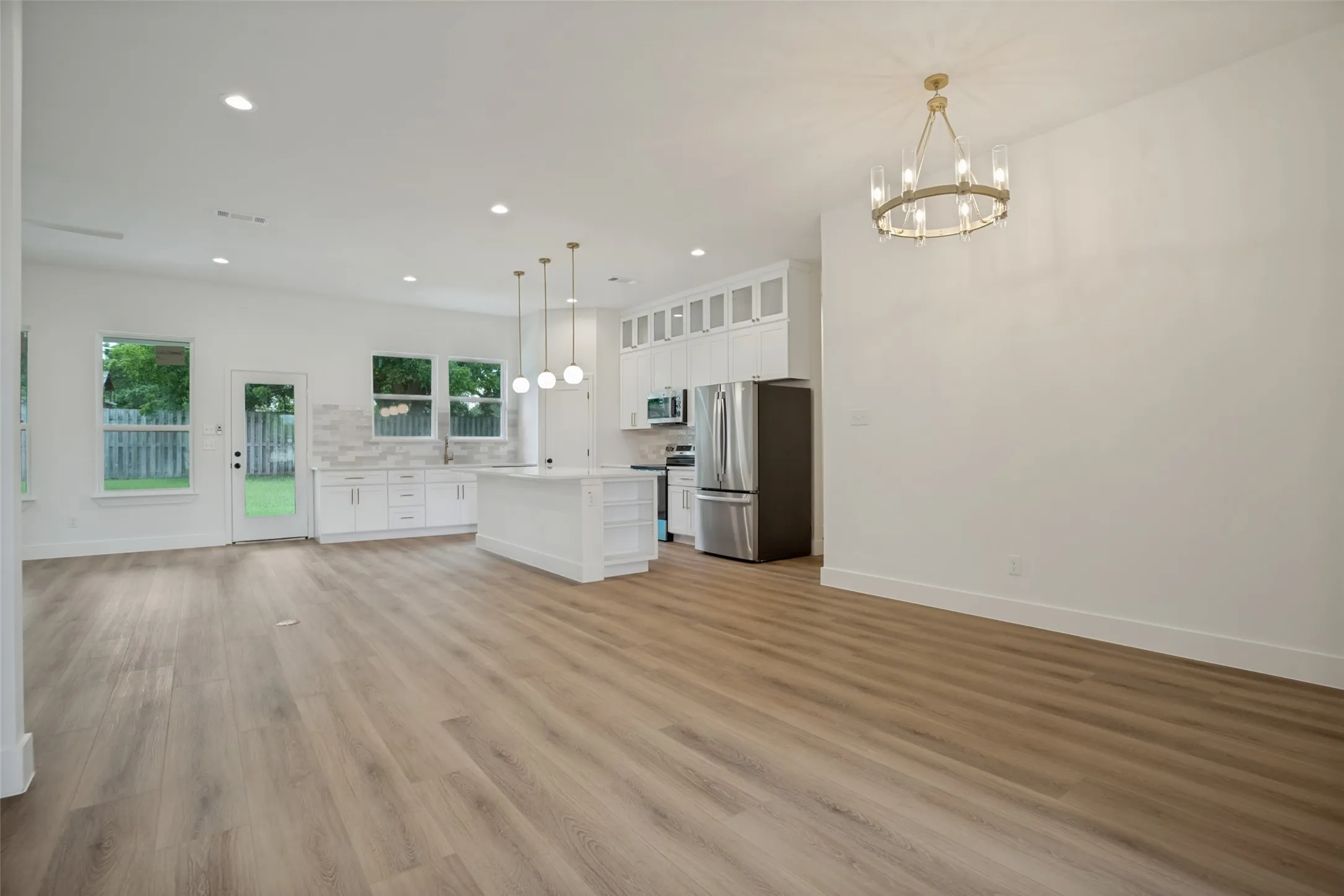 Single Family Residence For Sale in Fannin County , 2013 Bois D Arc Drive, Bonham, Texas 75418, 4 Bedroom, 3 Bathroom, 2 Garage spaces, 2,225 Sqft, built in 2026, mls#21332752, Real Estate Agent in Bonham, Homes For Sale in Fannin county, Homes For Sale in Bonham, Realtor in Bonham Texas, Real Estate Brokerage Independent Realty Texas, Luminita Cordes Realtor