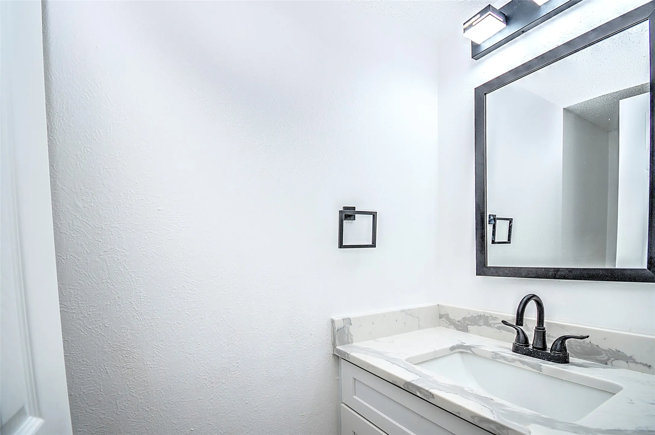 Townhouse For Sale in Dallas County , 2347 Trellis Place, Richardson, Texas 75081, 2 Bedroom, 2 Bathroom, Garage spaces, 1,096 Sqft, built in 1973, mls#21334001, Real Estate Agent in Richardson, Homes For Sale in Dallas county, Homes For Sale in Richardson, Realtor in Richardson Texas, Real Estate Brokerage Independent Realty Texas, Luminita Cordes Realtor