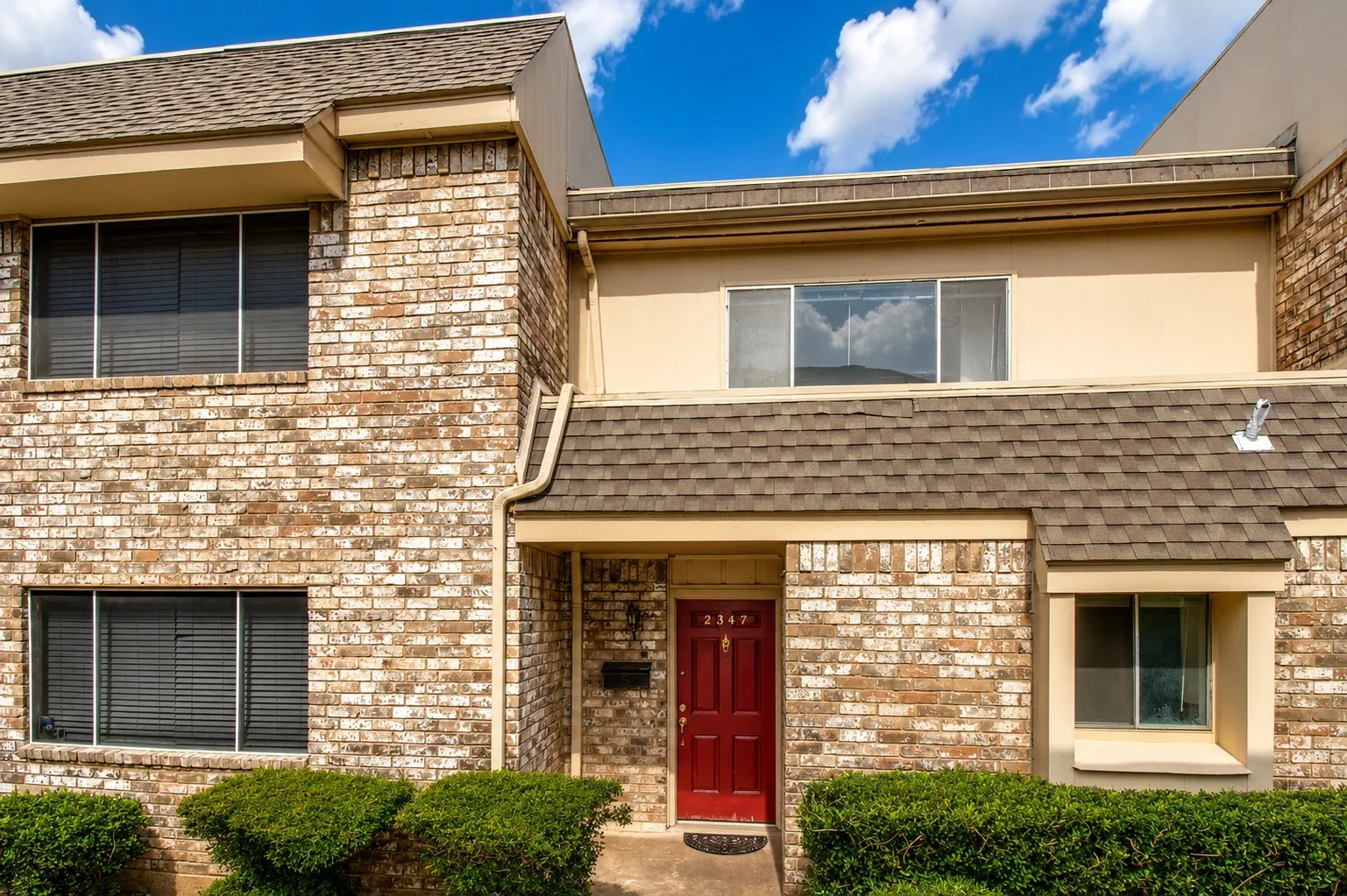 Townhouse For Sale in Dallas County , 2347 Trellis Place, Richardson, Texas 75081, 2 Bedroom, 2 Bathroom, Garage spaces, 1,096 Sqft, built in 1973, mls#21334001, Real Estate Agent in Richardson, Homes For Sale in Dallas county, Homes For Sale in Richardson, Realtor in Richardson Texas, Real Estate Brokerage Independent Realty Texas, Luminita Cordes Realtor