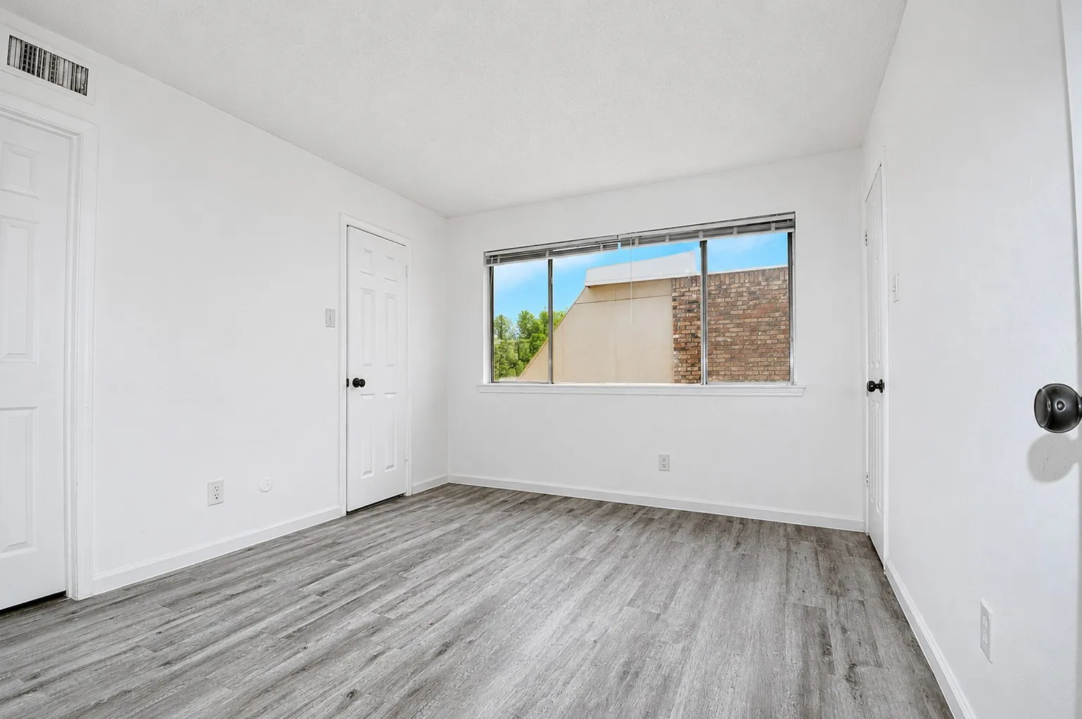 Townhouse For Sale in Dallas County , 2347 Trellis Place, Richardson, Texas 75081, 2 Bedroom, 2 Bathroom, Garage spaces, 1,096 Sqft, built in 1973, mls#21334001, Real Estate Agent in Richardson, Homes For Sale in Dallas county, Homes For Sale in Richardson, Realtor in Richardson Texas, Real Estate Brokerage Independent Realty Texas, Luminita Cordes Realtor