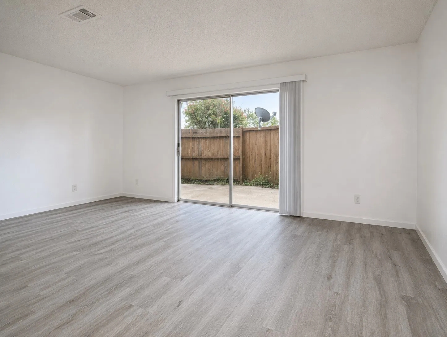 Townhouse For Sale in Dallas County , 2347 Trellis Place, Richardson, Texas 75081, 2 Bedroom, 2 Bathroom, Garage spaces, 1,096 Sqft, built in 1973, mls#21334001, Real Estate Agent in Richardson, Homes For Sale in Dallas county, Homes For Sale in Richardson, Realtor in Richardson Texas, Real Estate Brokerage Independent Realty Texas, Luminita Cordes Realtor