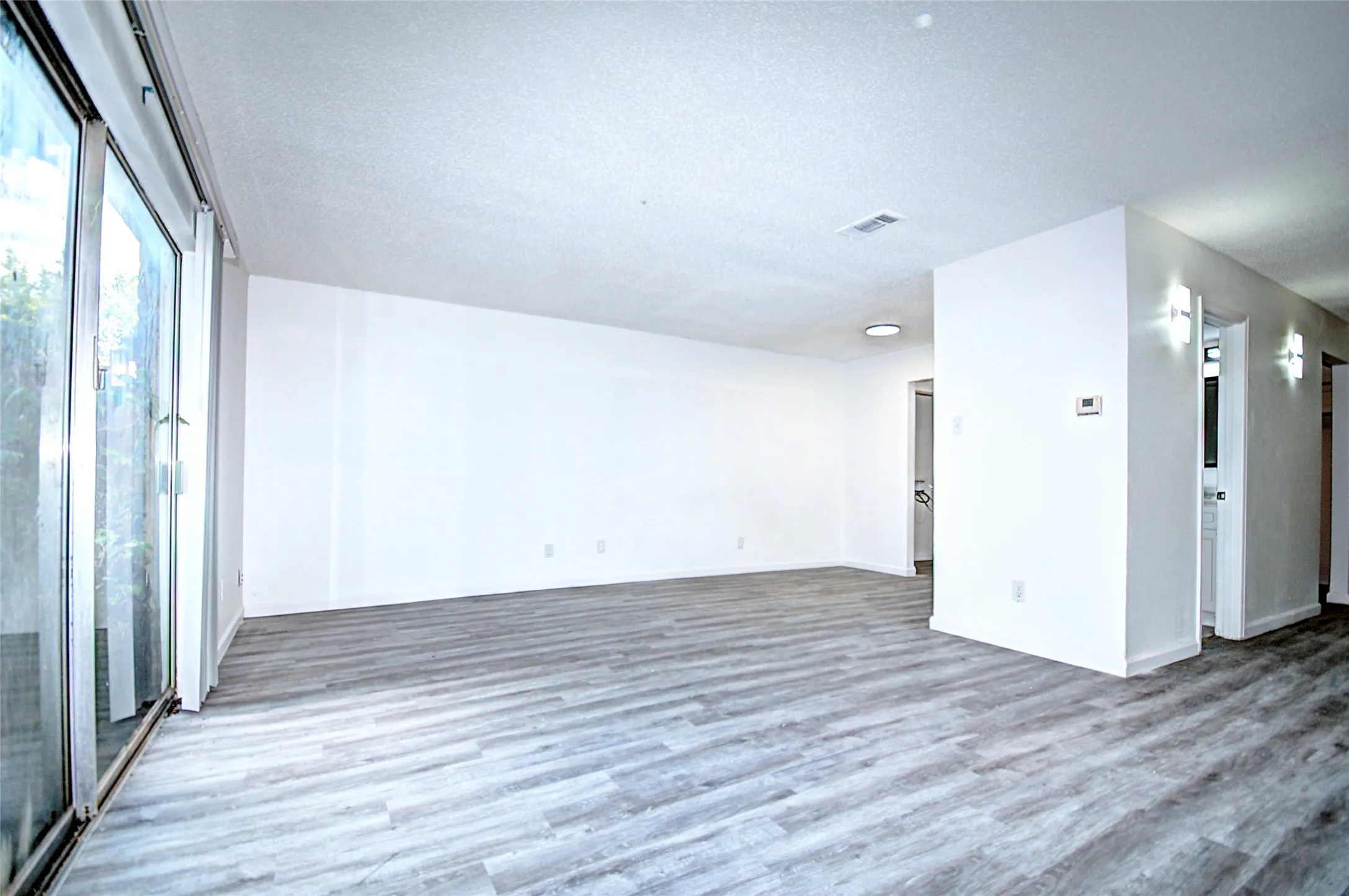Townhouse For Sale in Dallas County , 2347 Trellis Place, Richardson, Texas 75081, 2 Bedroom, 2 Bathroom, Garage spaces, 1,096 Sqft, built in 1973, mls#21334001, Real Estate Agent in Richardson, Homes For Sale in Dallas county, Homes For Sale in Richardson, Realtor in Richardson Texas, Real Estate Brokerage Independent Realty Texas, Luminita Cordes Realtor