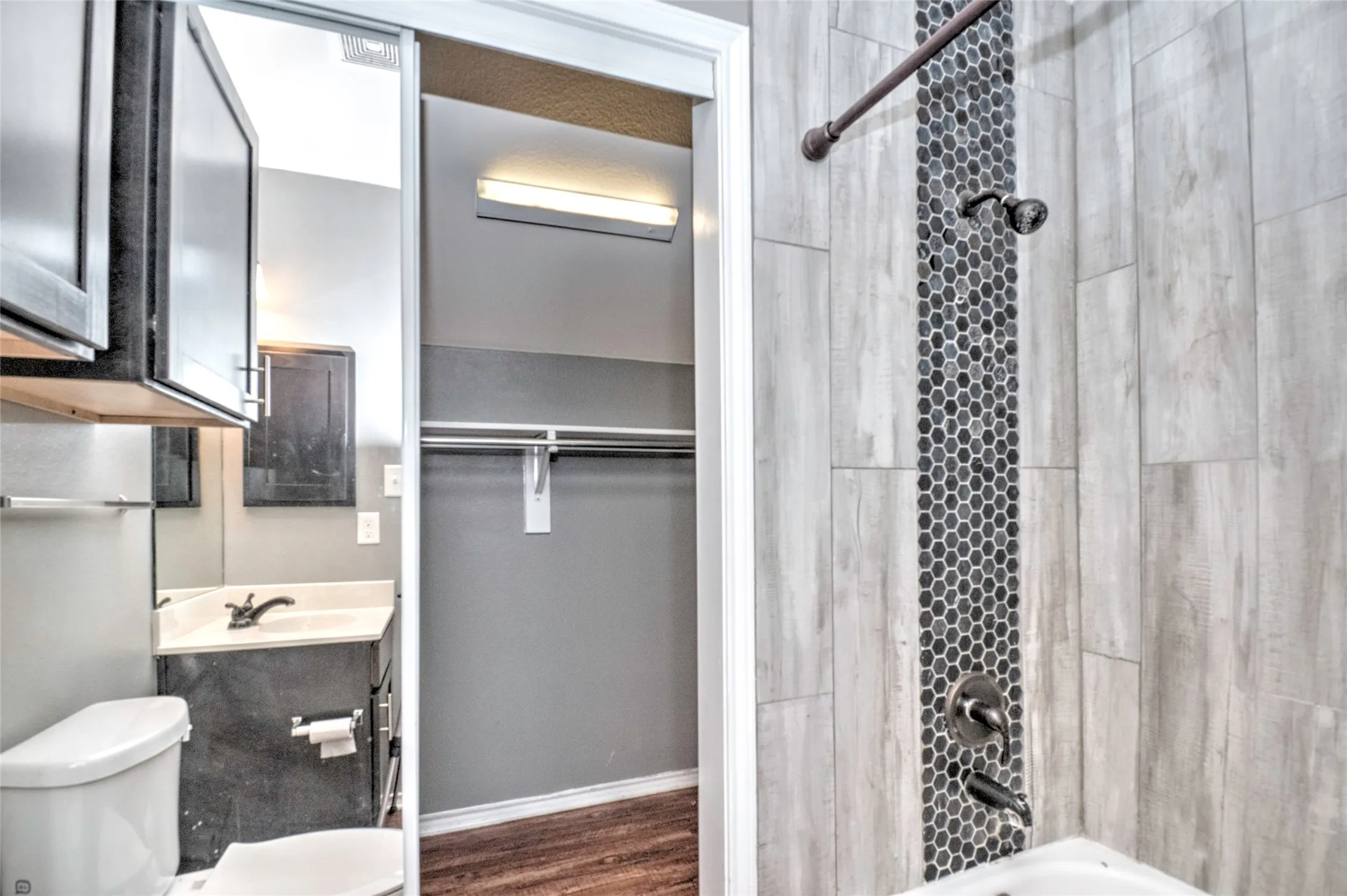 Condominium For Rent in Dallas County , 9831 Walnut Street 209, Dallas, Texas 75243, 2 Bedroom, 2 Bathroom, Garage spaces, 1,031 Sqft, built in 1983, mls#21334010, Real Estate Agent in Dallas, Homes For Rent in Dallas county, Homes For Rent in Dallas, Realtor in Dallas Texas, Real Estate Brokerage Independent Realty Texas, Luminita Cordes Realtor