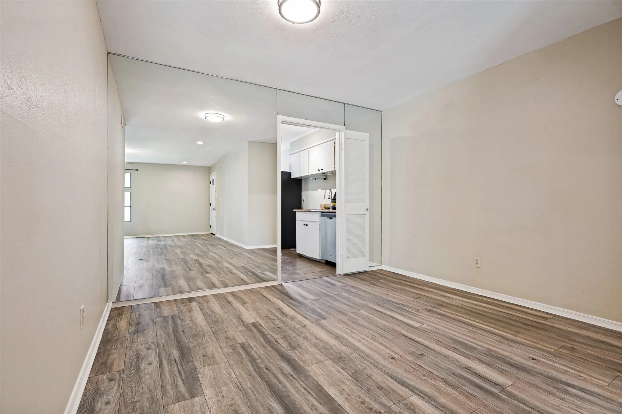 Condominium For Rent in Tarrant County , 4104 Ridglea Country Club Drive, Fort Worth, Texas 76126, 3 Bedroom, 2 Bathroom, Garage spaces, 1,627 Sqft, built in 1968, mls#21334015, Real Estate Agent in Fort Worth, Homes For Rent in Tarrant county, Homes For Rent in Fort Worth, Realtor in Fort Worth Texas, Real Estate Brokerage Independent Realty Texas, Luminita Cordes Realtor