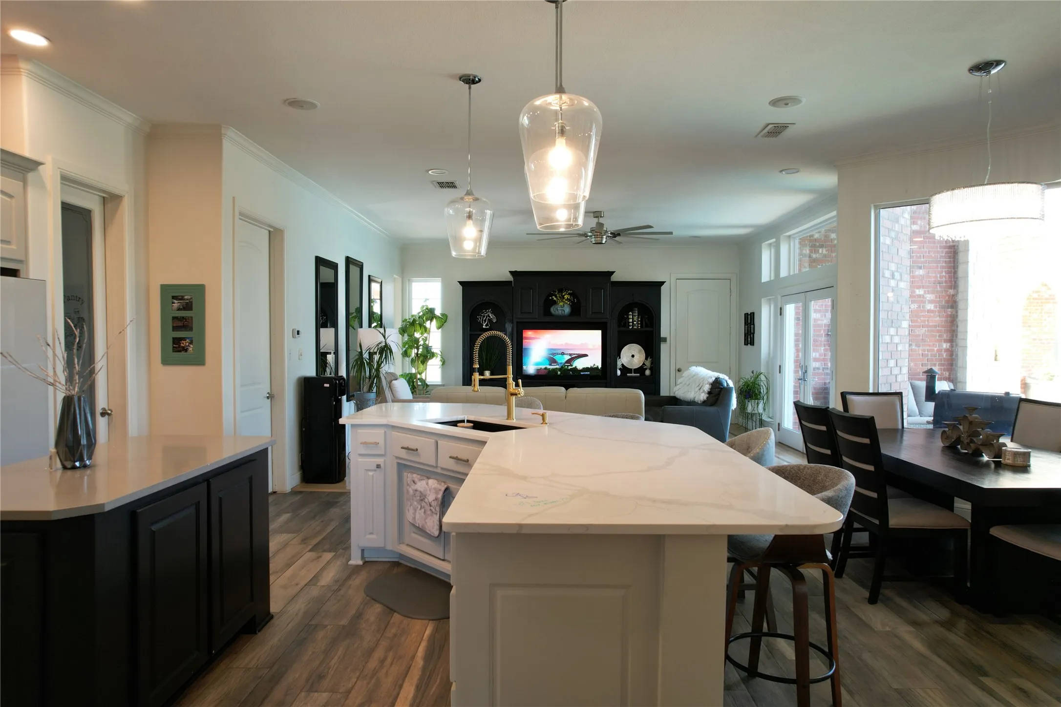 Single Family Residence For Sale in Parker County , 127 Eagle View Court, Weatherford, Texas 76087, 4 Bedroom, 4 Bathroom, 2 Garage spaces, 4,497 Sqft, built in 2004, mls#21334018, Real Estate Agent in Weatherford, Homes For Sale in Parker county, Homes For Sale in Weatherford, Realtor in Weatherford Texas, Real Estate Brokerage Independent Realty Texas, Luminita Cordes Realtor