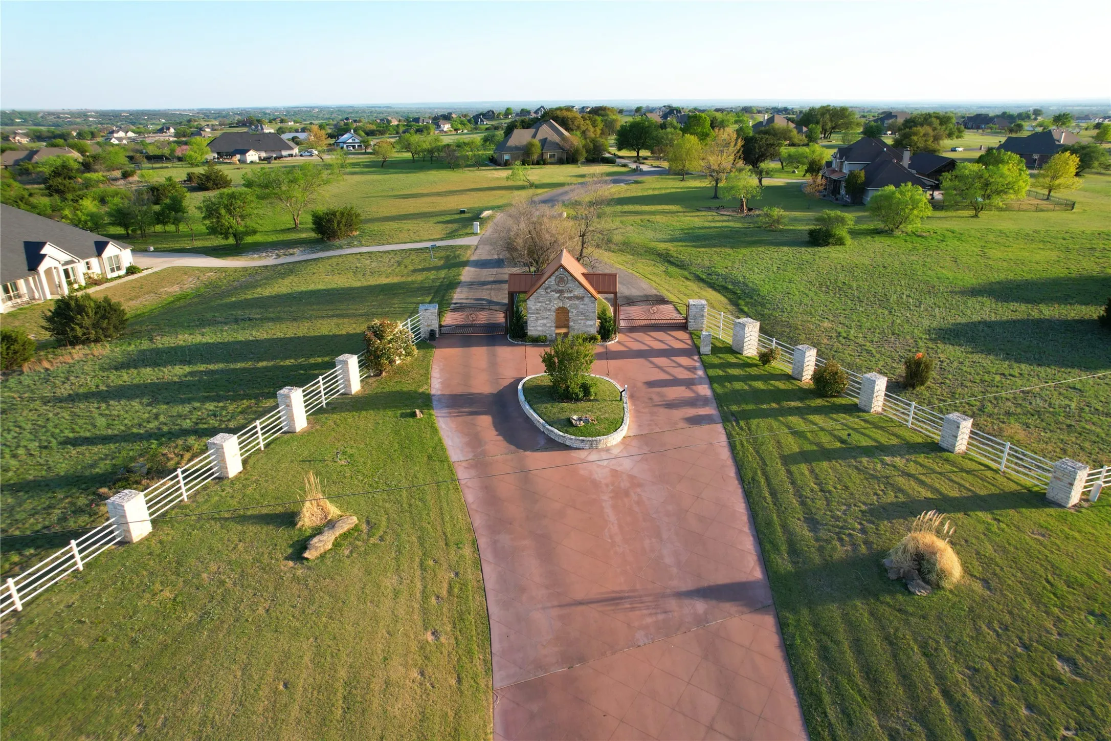 Single Family Residence For Sale in Parker County , 127 Eagle View Court, Weatherford, Texas 76087, 4 Bedroom, 4 Bathroom, 2 Garage spaces, 4,497 Sqft, built in 2004, mls#21334018, Real Estate Agent in Weatherford, Homes For Sale in Parker county, Homes For Sale in Weatherford, Realtor in Weatherford Texas, Real Estate Brokerage Independent Realty Texas, Luminita Cordes Realtor