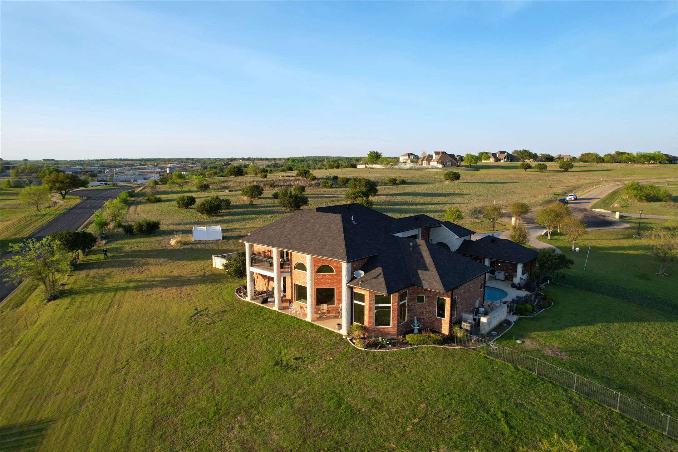 Single Family Residence For Sale in Parker County , 127 Eagle View Court, Weatherford, Texas 76087, 4 Bedroom, 4 Bathroom, 2 Garage spaces, 4,497 Sqft, built in 2004, mls#21334018, Real Estate Agent in Weatherford, Homes For Sale in Parker county, Homes For Sale in Weatherford, Realtor in Weatherford Texas, Real Estate Brokerage Independent Realty Texas, Luminita Cordes Realtor