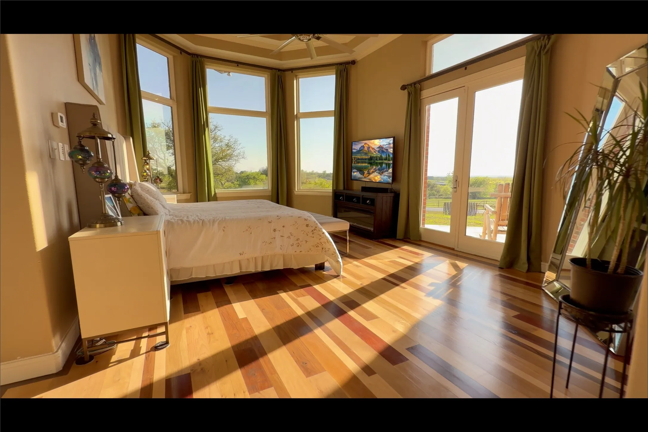 Single Family Residence For Sale in Parker County , 127 Eagle View Court, Weatherford, Texas 76087, 4 Bedroom, 4 Bathroom, 2 Garage spaces, 4,497 Sqft, built in 2004, mls#21334018, Real Estate Agent in Weatherford, Homes For Sale in Parker county, Homes For Sale in Weatherford, Realtor in Weatherford Texas, Real Estate Brokerage Independent Realty Texas, Luminita Cordes Realtor
