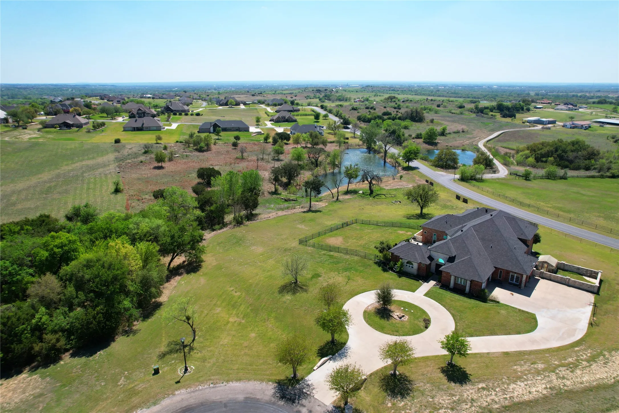 Single Family Residence For Sale in Parker County , 127 Eagle View Court, Weatherford, Texas 76087, 4 Bedroom, 4 Bathroom, 2 Garage spaces, 4,497 Sqft, built in 2004, mls#21334018, Real Estate Agent in Weatherford, Homes For Sale in Parker county, Homes For Sale in Weatherford, Realtor in Weatherford Texas, Real Estate Brokerage Independent Realty Texas, Luminita Cordes Realtor