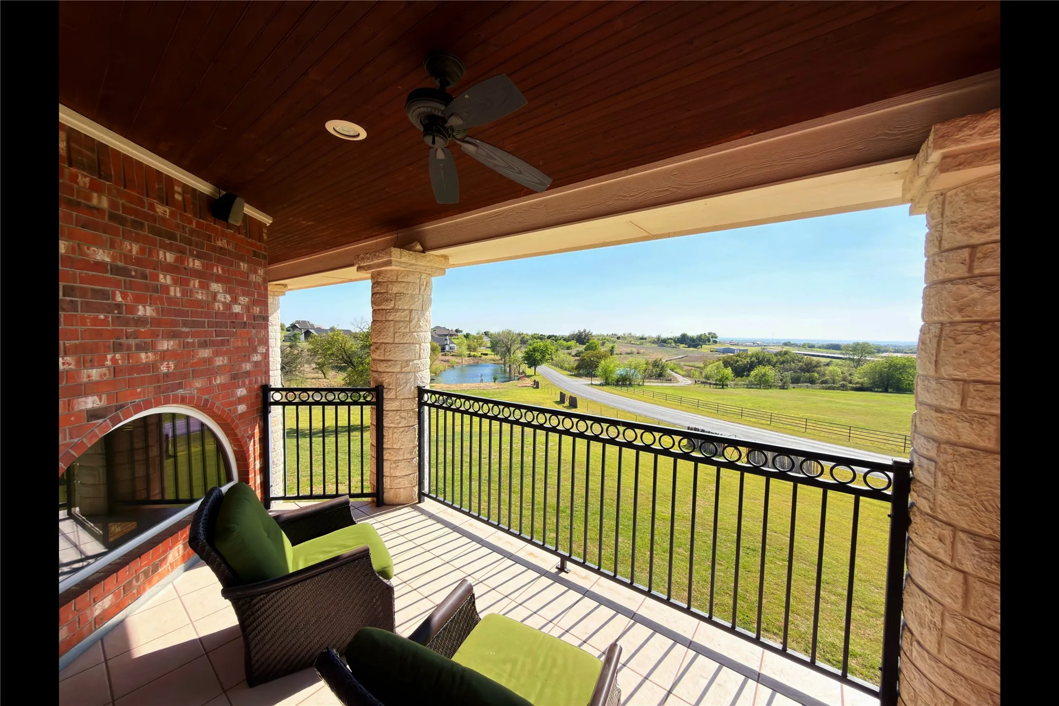 Single Family Residence For Sale in Parker County , 127 Eagle View Court, Weatherford, Texas 76087, 4 Bedroom, 4 Bathroom, 2 Garage spaces, 4,497 Sqft, built in 2004, mls#21334018, Real Estate Agent in Weatherford, Homes For Sale in Parker county, Homes For Sale in Weatherford, Realtor in Weatherford Texas, Real Estate Brokerage Independent Realty Texas, Luminita Cordes Realtor