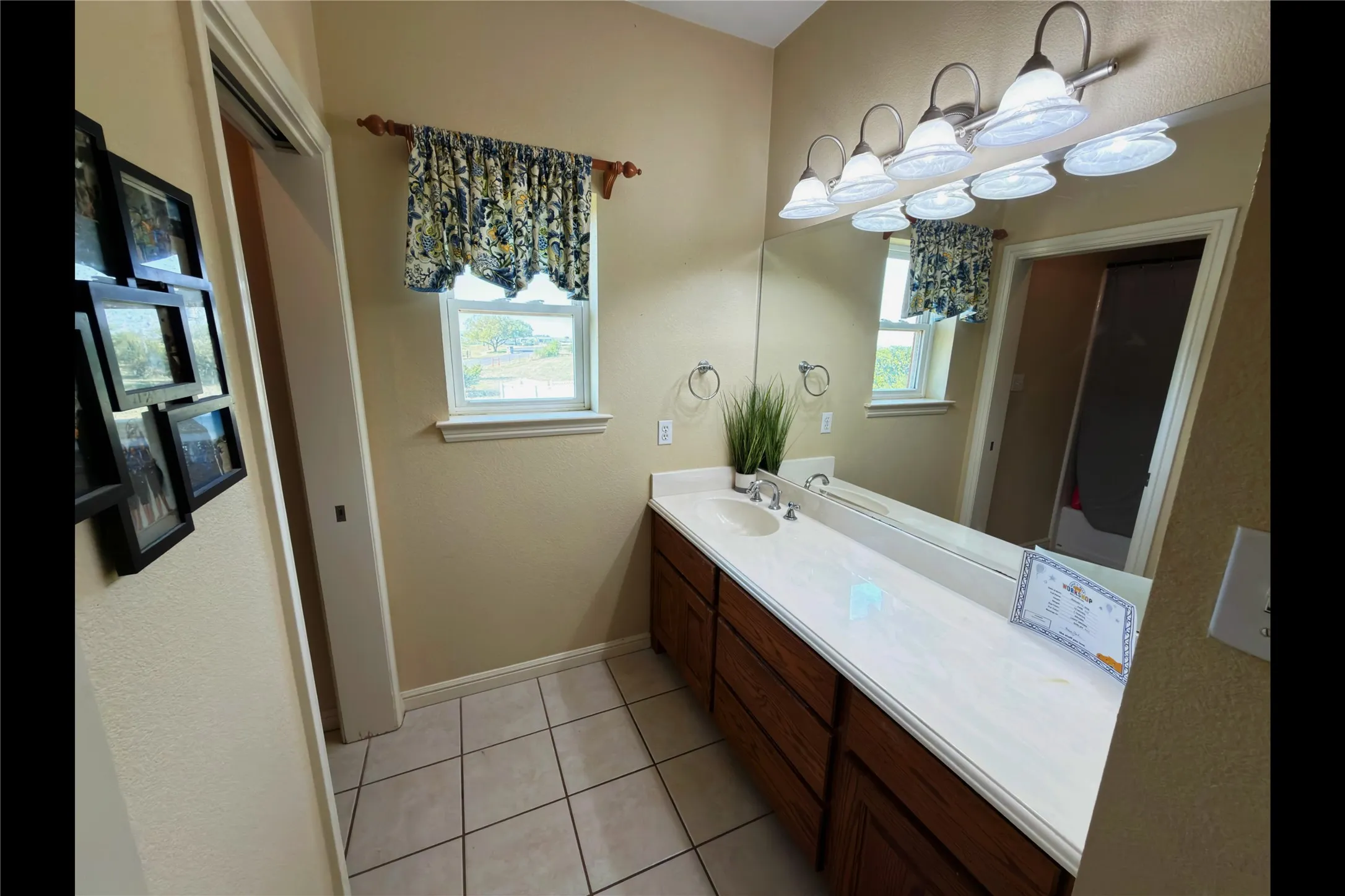 Single Family Residence For Sale in Parker County , 127 Eagle View Court, Weatherford, Texas 76087, 4 Bedroom, 4 Bathroom, 2 Garage spaces, 4,497 Sqft, built in 2004, mls#21334018, Real Estate Agent in Weatherford, Homes For Sale in Parker county, Homes For Sale in Weatherford, Realtor in Weatherford Texas, Real Estate Brokerage Independent Realty Texas, Luminita Cordes Realtor