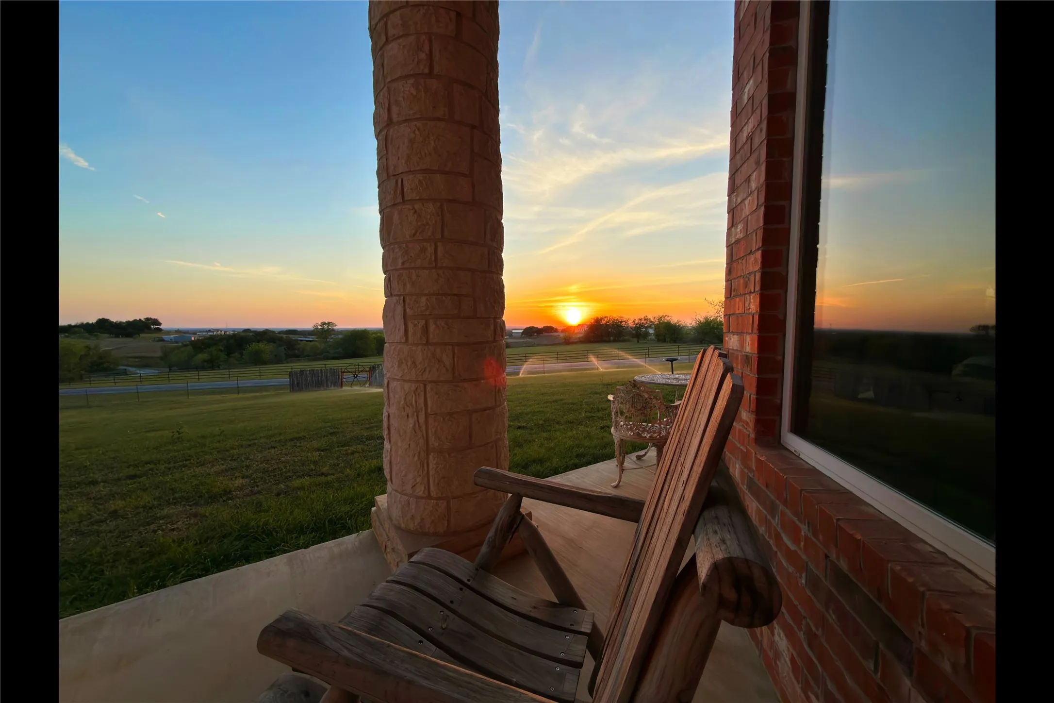 Single Family Residence For Sale in Parker County , 127 Eagle View Court, Weatherford, Texas 76087, 4 Bedroom, 4 Bathroom, 2 Garage spaces, 4,497 Sqft, built in 2004, mls#21334018, Real Estate Agent in Weatherford, Homes For Sale in Parker county, Homes For Sale in Weatherford, Realtor in Weatherford Texas, Real Estate Brokerage Independent Realty Texas, Luminita Cordes Realtor