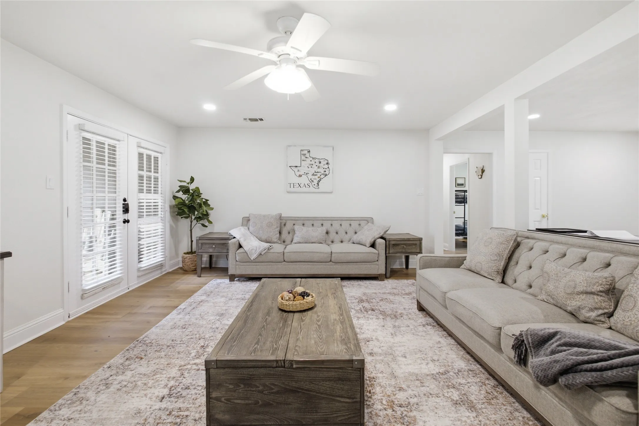 Single Family Residence For Sale in Dallas County , 1510 Austrian Road, Grand Prairie, Texas 75050, 4 Bedroom, 3 Bathroom, 2 Garage spaces, 2,173 Sqft, built in 1971, mls#21334020, Real Estate Agent in Grand Prairie, Homes For Sale in Dallas county, Homes For Sale in Grand Prairie, Realtor in Grand Prairie Texas, Real Estate Brokerage Independent Realty Texas, Luminita Cordes Realtor