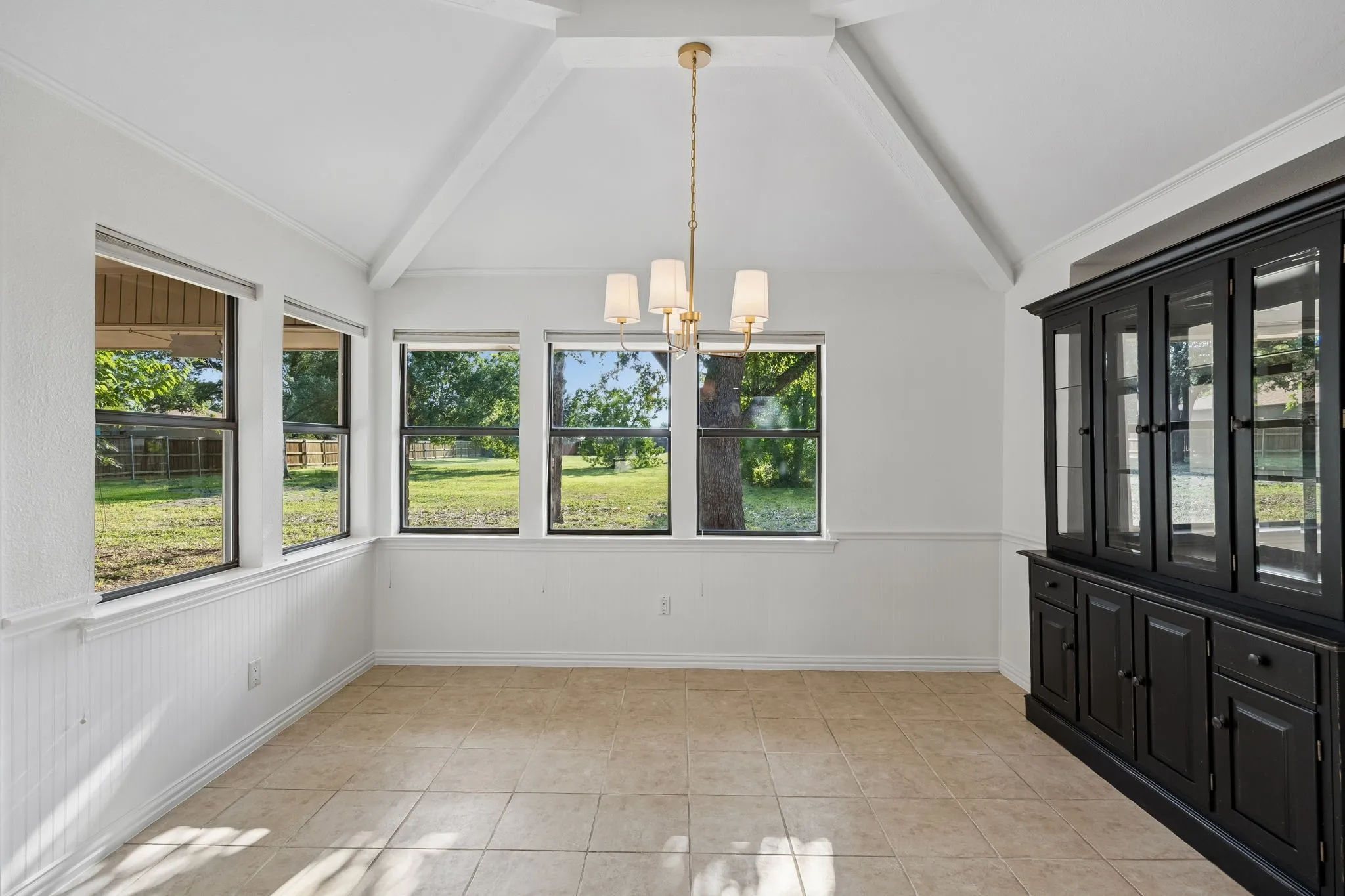 Single Family Residence For Sale in Dallas County , 1011 Villa Siete, Mesquite, Texas 75181, 4 Bedroom, 3 Bathroom, 2 Garage spaces, 2,503 Sqft, built in 1977, mls#21294370, Real Estate Agent in Mesquite, Homes For Sale in Dallas county, Homes For Sale in Mesquite, Realtor in Mesquite Texas, Real Estate Brokerage Independent Realty Texas, Luminita Cordes Realtor