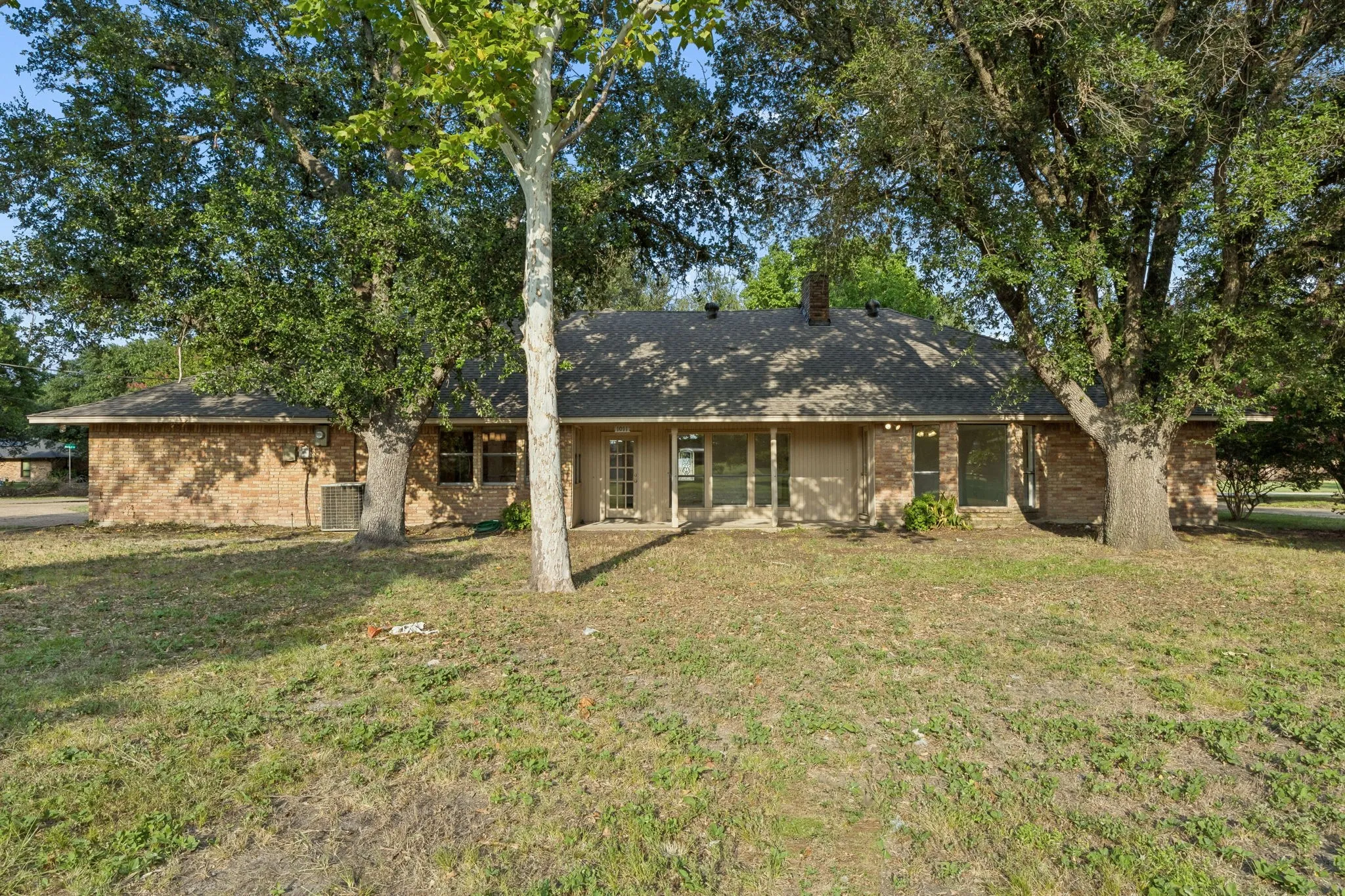 Single Family Residence For Sale in Dallas County , 1011 Villa Siete, Mesquite, Texas 75181, 4 Bedroom, 3 Bathroom, 2 Garage spaces, 2,503 Sqft, built in 1977, mls#21294370, Real Estate Agent in Mesquite, Homes For Sale in Dallas county, Homes For Sale in Mesquite, Realtor in Mesquite Texas, Real Estate Brokerage Independent Realty Texas, Luminita Cordes Realtor