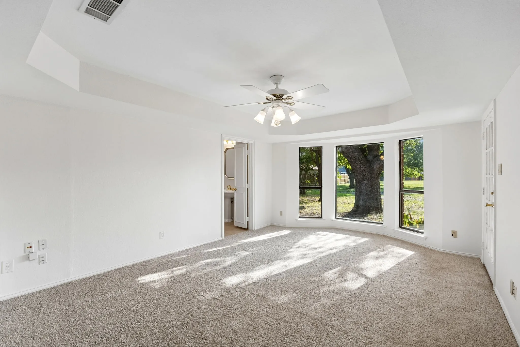 Single Family Residence For Sale in Dallas County , 1011 Villa Siete, Mesquite, Texas 75181, 4 Bedroom, 3 Bathroom, 2 Garage spaces, 2,503 Sqft, built in 1977, mls#21294370, Real Estate Agent in Mesquite, Homes For Sale in Dallas county, Homes For Sale in Mesquite, Realtor in Mesquite Texas, Real Estate Brokerage Independent Realty Texas, Luminita Cordes Realtor