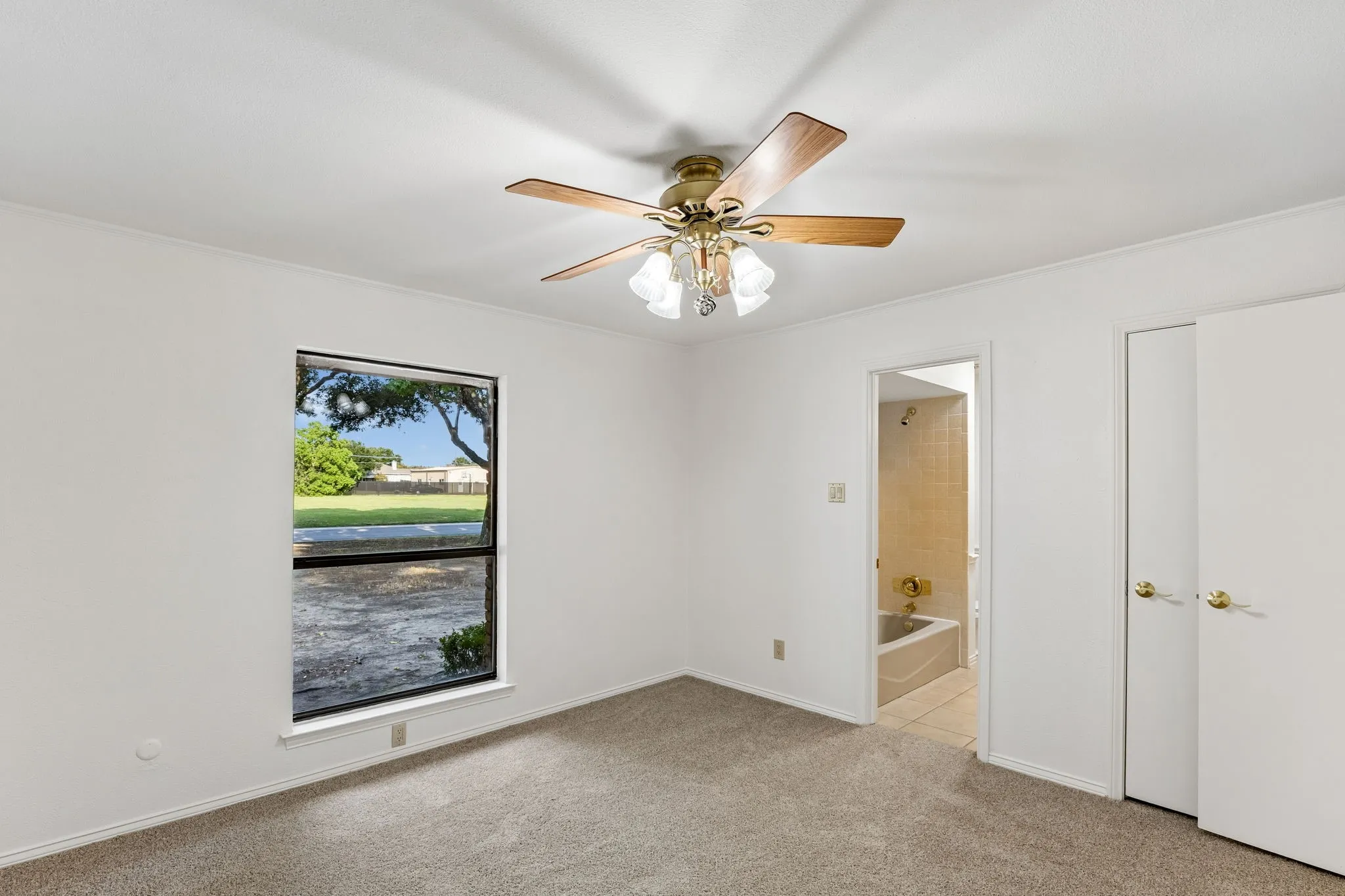 Secondary bedroom