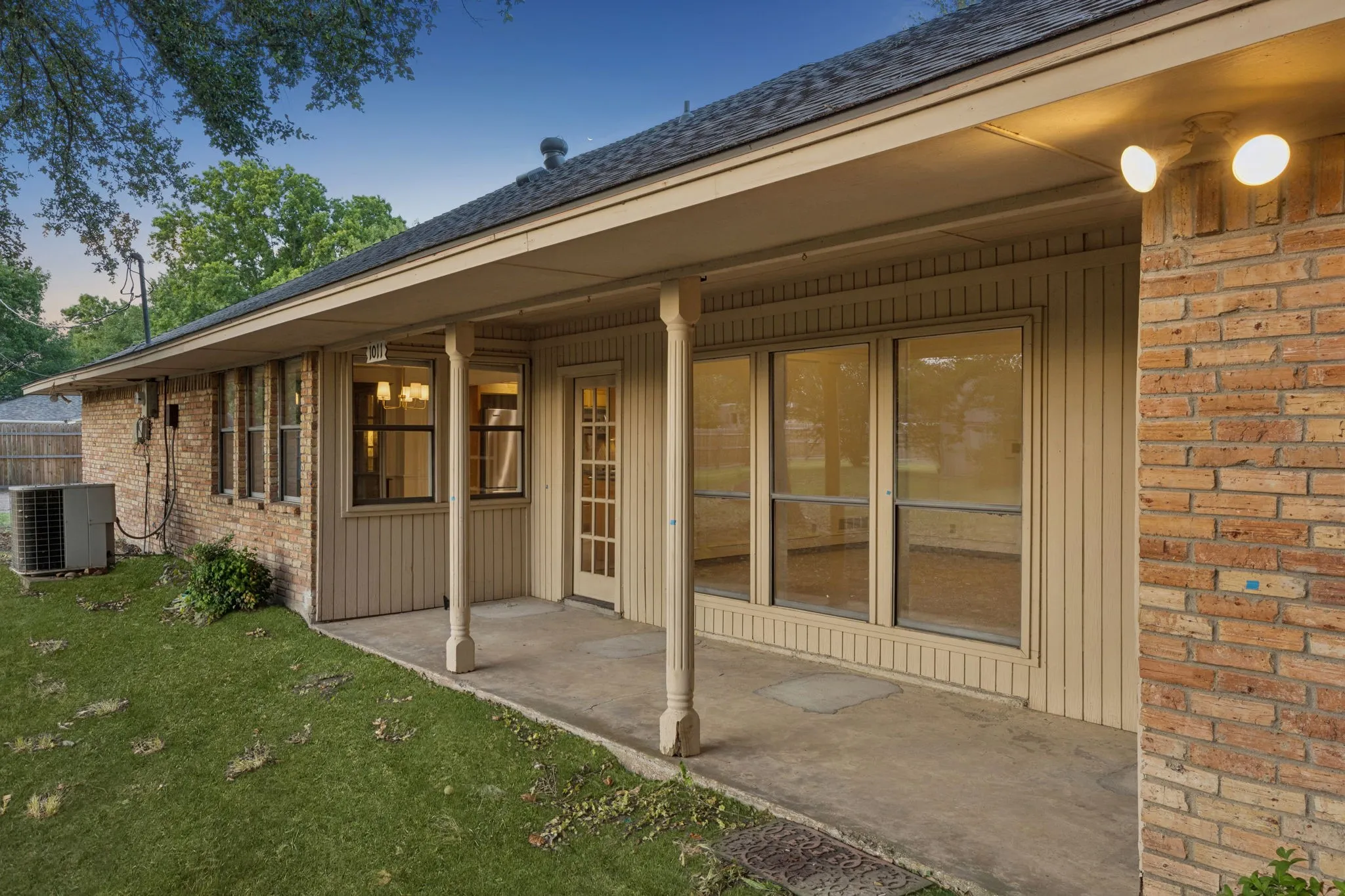 Single Family Residence For Sale in Dallas County , 1011 Villa Siete, Mesquite, Texas 75181, 4 Bedroom, 3 Bathroom, 2 Garage spaces, 2,503 Sqft, built in 1977, mls#21294370, Real Estate Agent in Mesquite, Homes For Sale in Dallas county, Homes For Sale in Mesquite, Realtor in Mesquite Texas, Real Estate Brokerage Independent Realty Texas, Luminita Cordes Realtor
