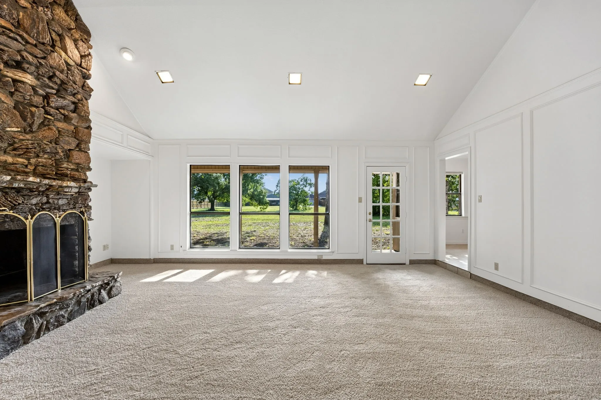 Single Family Residence For Sale in Dallas County , 1011 Villa Siete, Mesquite, Texas 75181, 4 Bedroom, 3 Bathroom, 2 Garage spaces, 2,503 Sqft, built in 1977, mls#21294370, Real Estate Agent in Mesquite, Homes For Sale in Dallas county, Homes For Sale in Mesquite, Realtor in Mesquite Texas, Real Estate Brokerage Independent Realty Texas, Luminita Cordes Realtor
