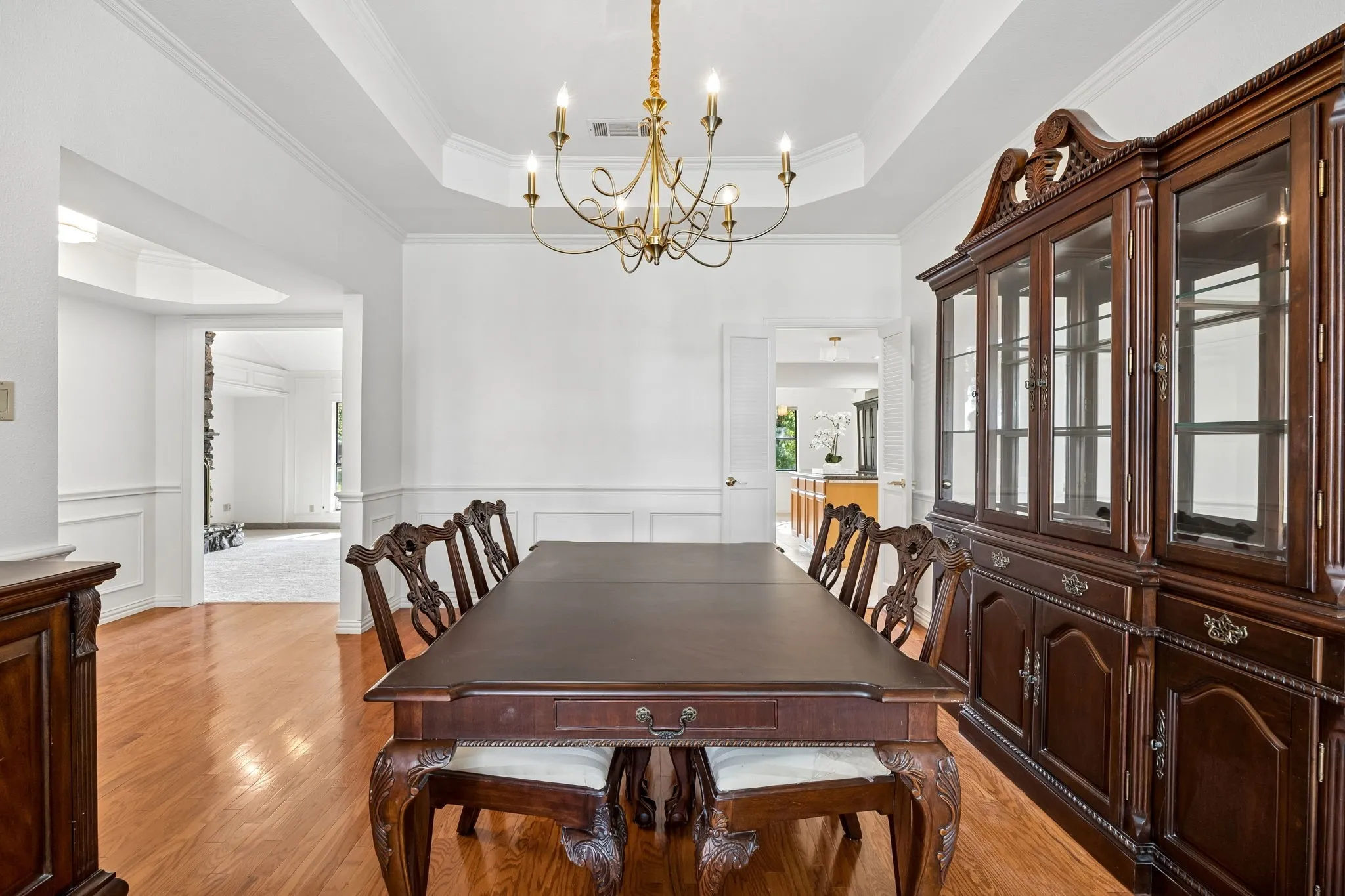 High ceilings in pretty dining room
