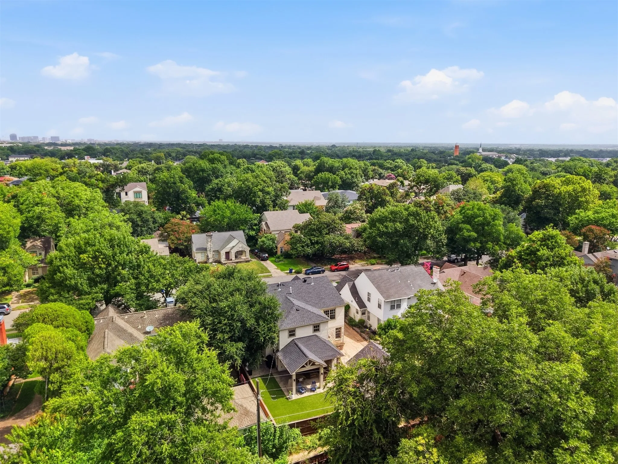 Single Family Residence For Sale in Dallas County , 6120 Kenwood Avenue, Dallas, Texas 75214, 5 Bedroom, 3 Bathroom, 2 Garage spaces, 3,287 Sqft, built in 1940, mls#21333950, Real Estate Agent in Dallas, Homes For Sale in Dallas county, Homes For Sale in Dallas, Realtor in Dallas Texas, Real Estate Brokerage Independent Realty Texas, Luminita Cordes Realtor