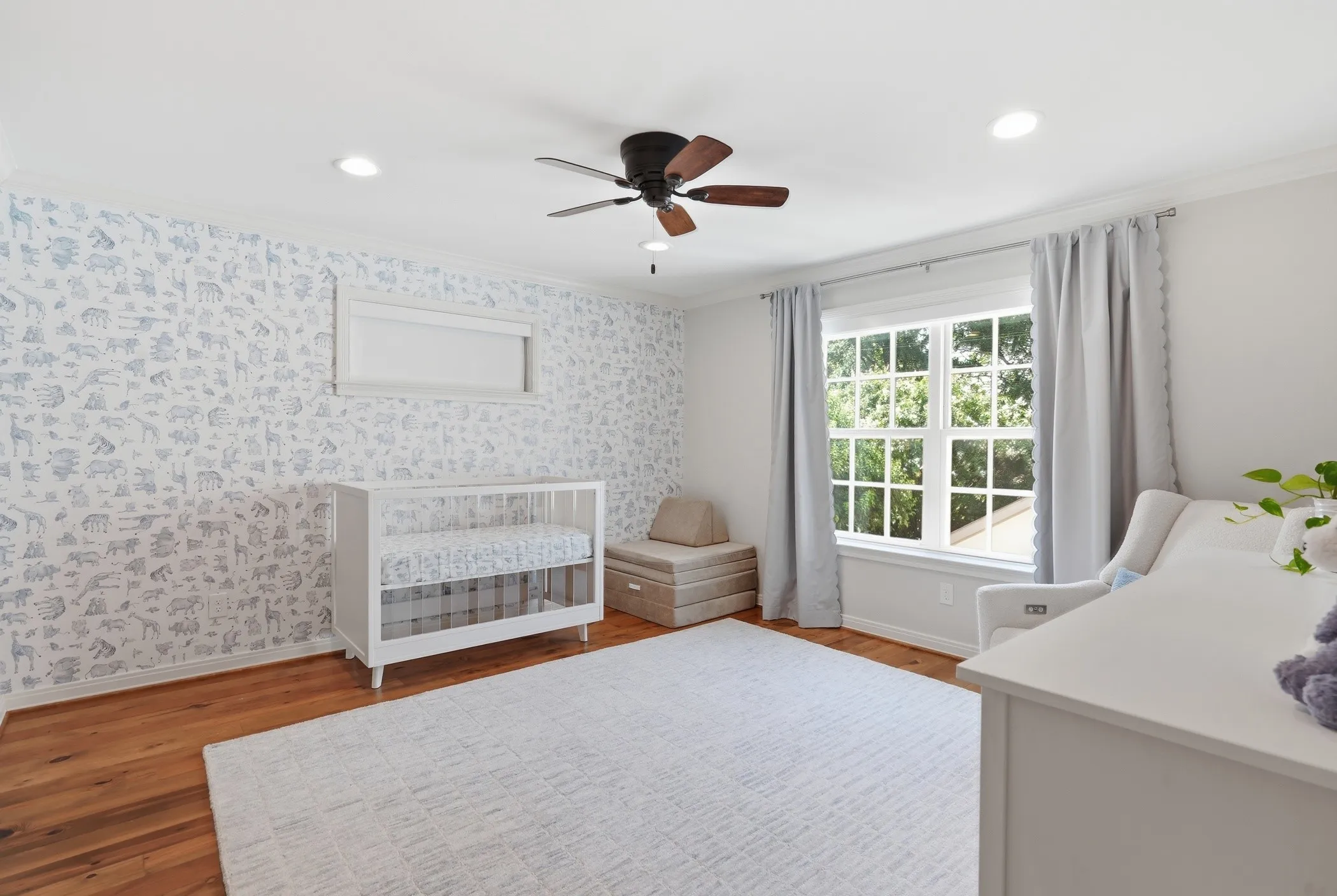 Single Family Residence For Sale in Dallas County , 6120 Kenwood Avenue, Dallas, Texas 75214, 5 Bedroom, 3 Bathroom, 2 Garage spaces, 3,287 Sqft, built in 1940, mls#21333950, Real Estate Agent in Dallas, Homes For Sale in Dallas county, Homes For Sale in Dallas, Realtor in Dallas Texas, Real Estate Brokerage Independent Realty Texas, Luminita Cordes Realtor