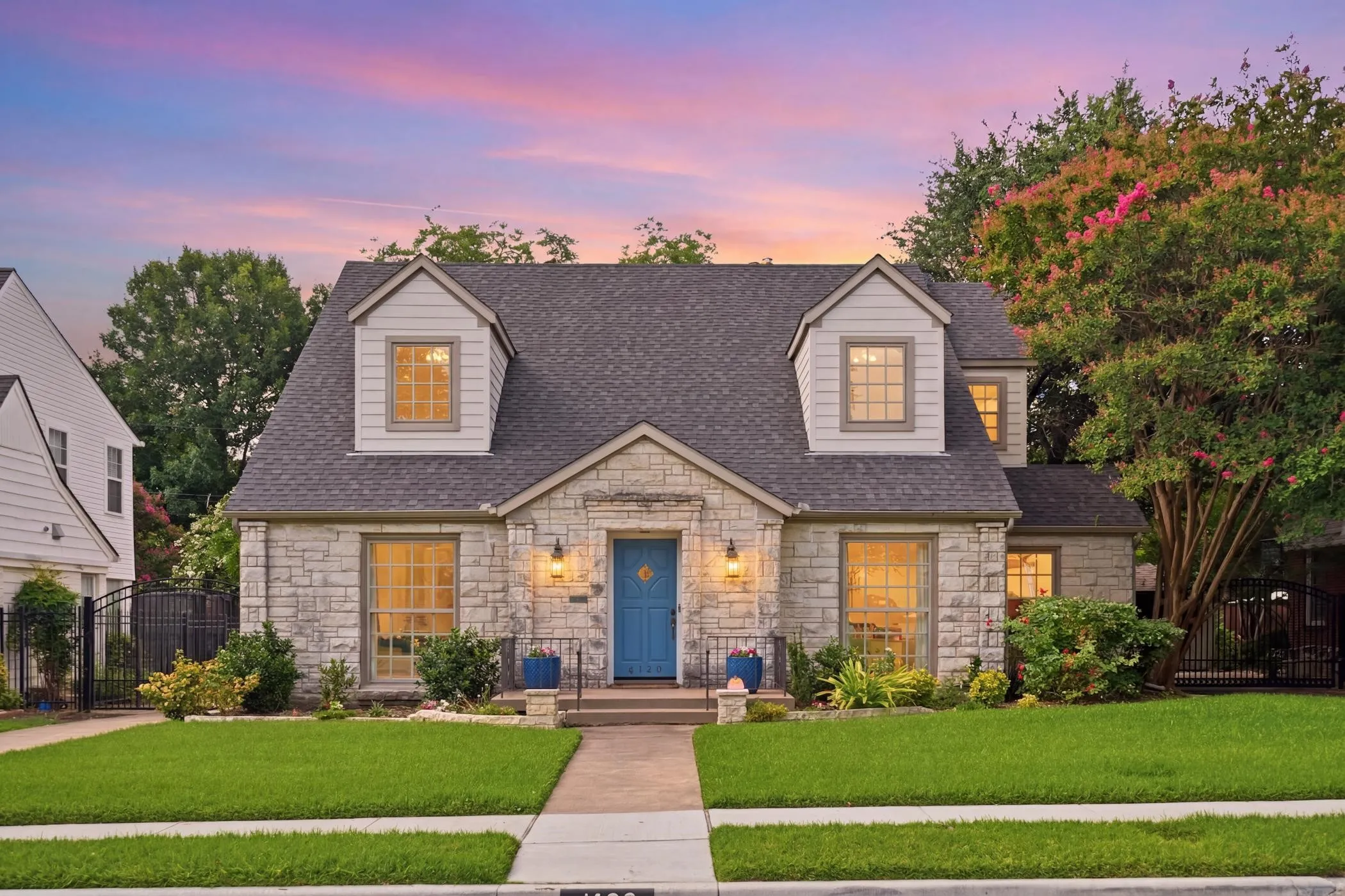 Single Family Residence For Sale in Dallas County , 6120 Kenwood Avenue, Dallas, Texas 75214, 5 Bedroom, 3 Bathroom, 2 Garage spaces, 3,287 Sqft, built in 1940, mls#21333950, Real Estate Agent in Dallas, Homes For Sale in Dallas county, Homes For Sale in Dallas, Realtor in Dallas Texas, Real Estate Brokerage Independent Realty Texas, Luminita Cordes Realtor