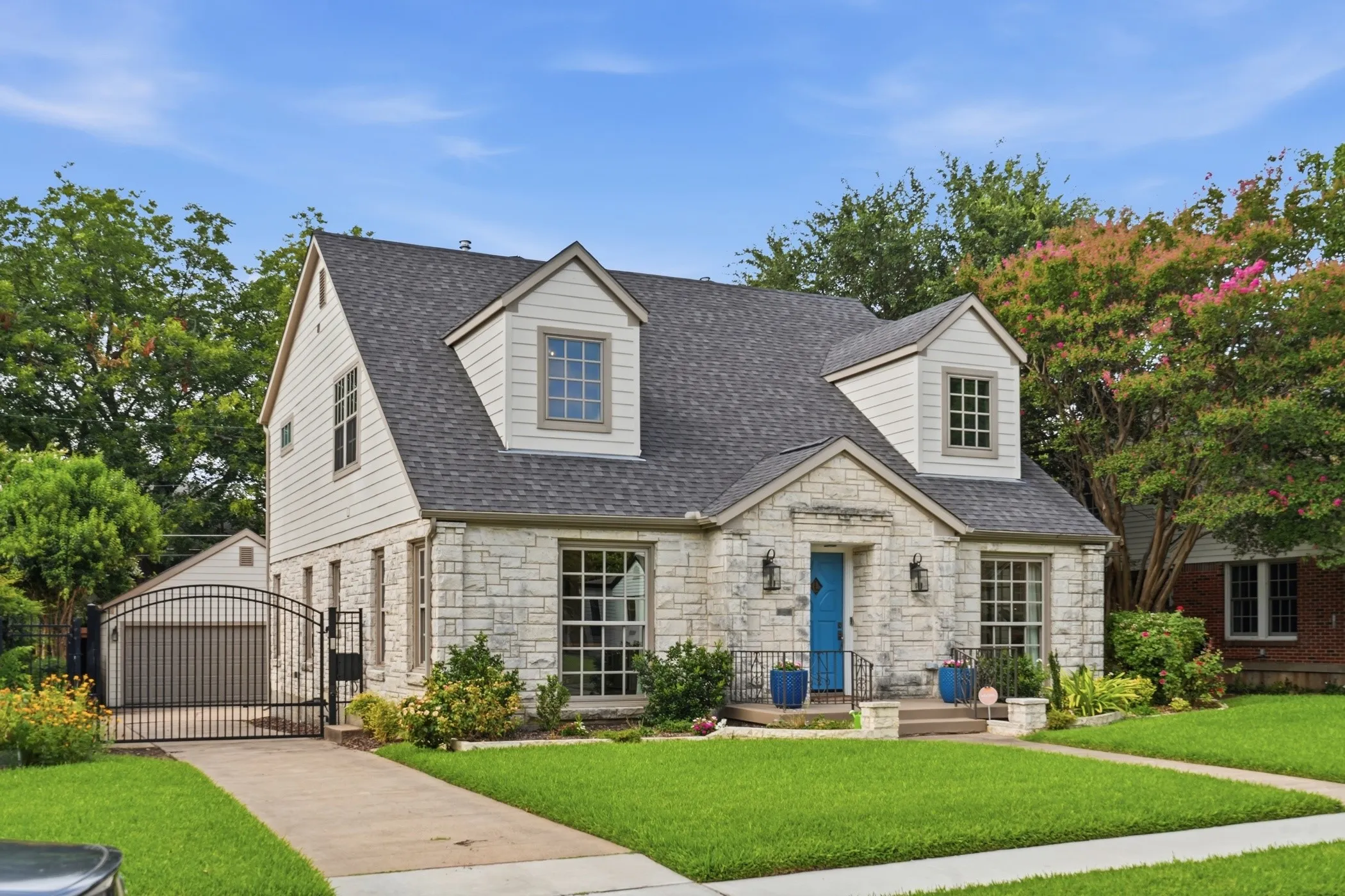 Single Family Residence For Sale in Dallas County , 6120 Kenwood Avenue, Dallas, Texas 75214, 5 Bedroom, 3 Bathroom, 2 Garage spaces, 3,287 Sqft, built in 1940, mls#21333950, Real Estate Agent in Dallas, Homes For Sale in Dallas county, Homes For Sale in Dallas, Realtor in Dallas Texas, Real Estate Brokerage Independent Realty Texas, Luminita Cordes Realtor