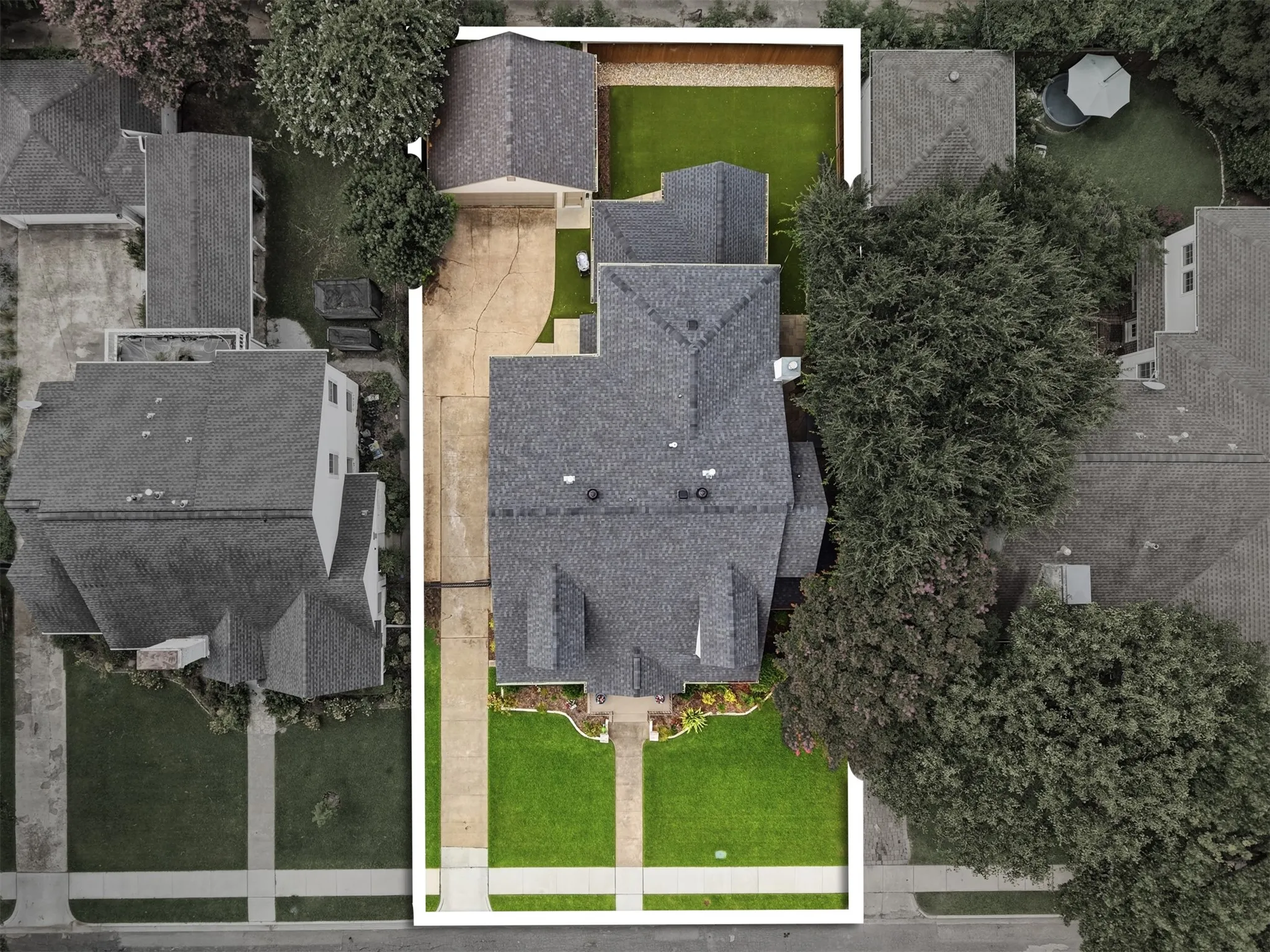 Single Family Residence For Sale in Dallas County , 6120 Kenwood Avenue, Dallas, Texas 75214, 5 Bedroom, 3 Bathroom, 2 Garage spaces, 3,287 Sqft, built in 1940, mls#21333950, Real Estate Agent in Dallas, Homes For Sale in Dallas county, Homes For Sale in Dallas, Realtor in Dallas Texas, Real Estate Brokerage Independent Realty Texas, Luminita Cordes Realtor