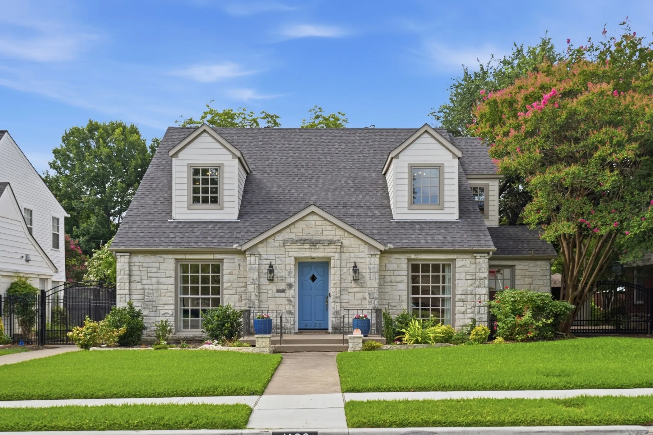 Single Family Residence For Sale in Dallas County , 6120 Kenwood Avenue, Dallas, Texas 75214, 5 Bedroom, 3 Bathroom, 2 Garage spaces, 3,287 Sqft, built in 1940, mls#21333950, Real Estate Agent in Dallas, Homes For Sale in Dallas county, Homes For Sale in Dallas, Realtor in Dallas Texas, Real Estate Brokerage Independent Realty Texas, Luminita Cordes Realtor