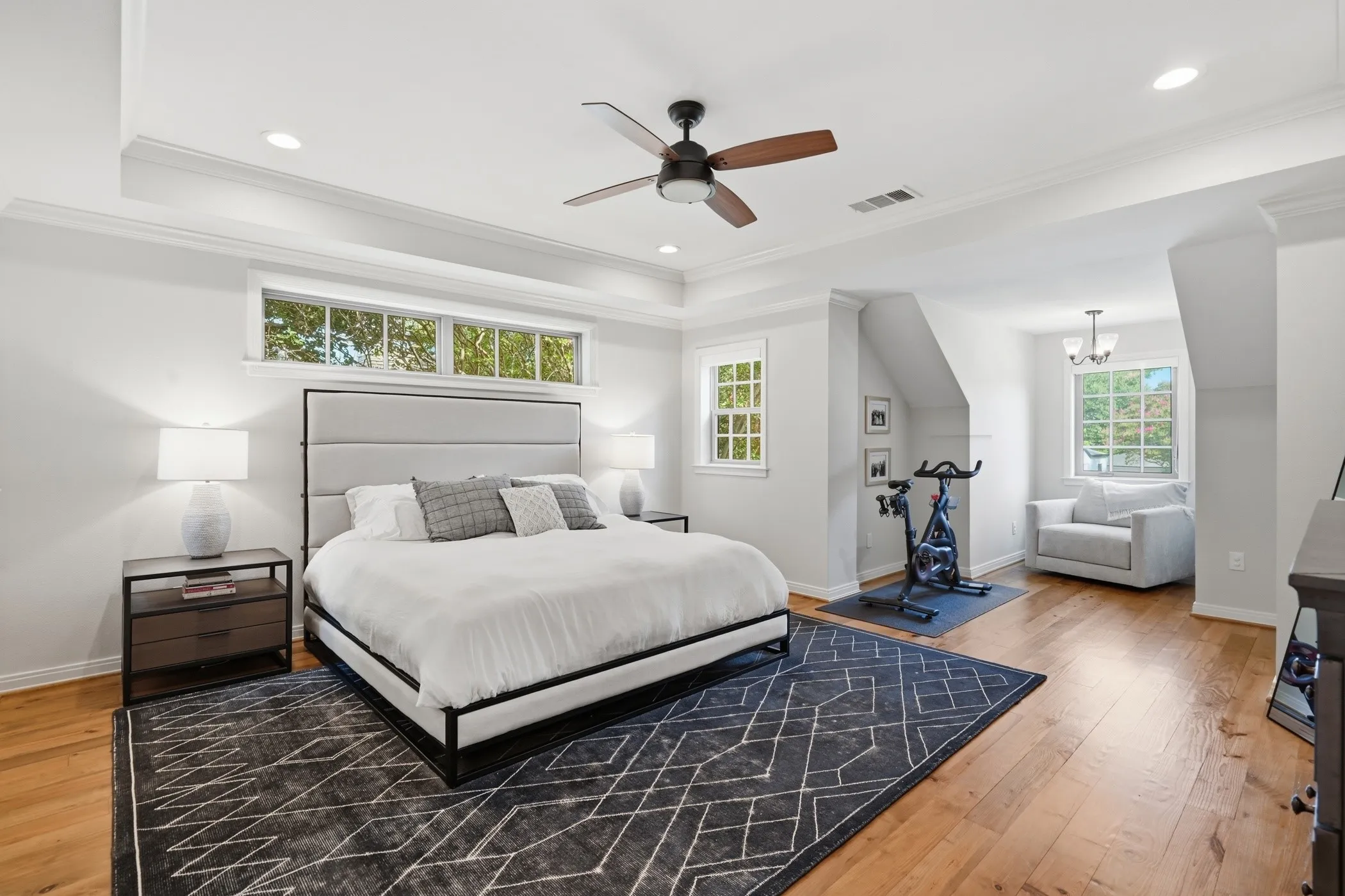Single Family Residence For Sale in Dallas County , 6120 Kenwood Avenue, Dallas, Texas 75214, 5 Bedroom, 3 Bathroom, 2 Garage spaces, 3,287 Sqft, built in 1940, mls#21333950, Real Estate Agent in Dallas, Homes For Sale in Dallas county, Homes For Sale in Dallas, Realtor in Dallas Texas, Real Estate Brokerage Independent Realty Texas, Luminita Cordes Realtor