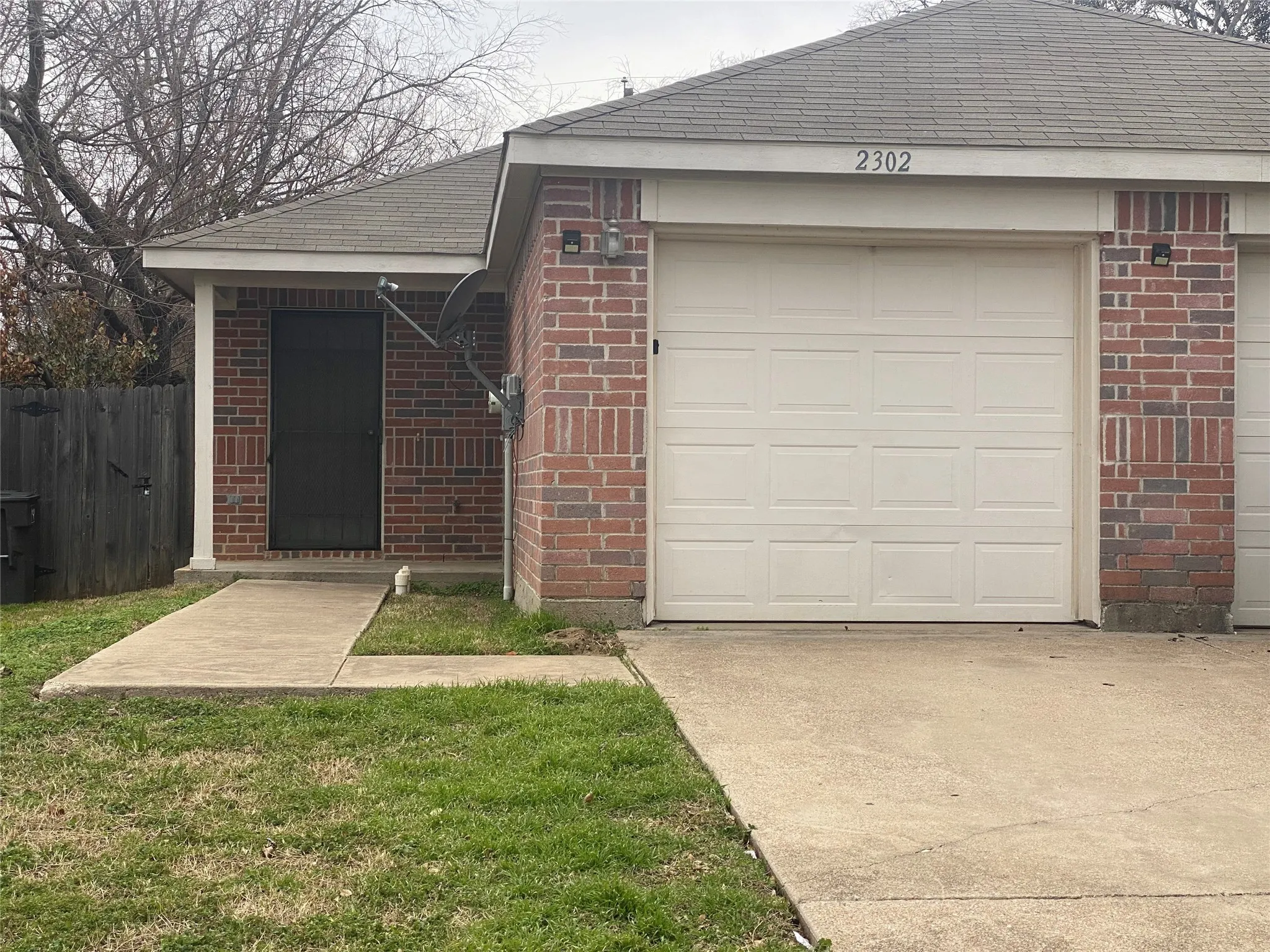 Duplex For Rent in Tarrant County , 2302 Coleman Avenue, Fort Worth, Texas 76105, 3 Bedroom, 2 Bathroom, 1 Garage spaces, 1,960 Sqft, built in 2007, mls#21334026, Real Estate Agent in Fort Worth, Homes For Rent in Tarrant county, Homes For Rent in Fort Worth, Realtor in Fort Worth Texas, Real Estate Brokerage Independent Realty Texas, Luminita Cordes Realtor