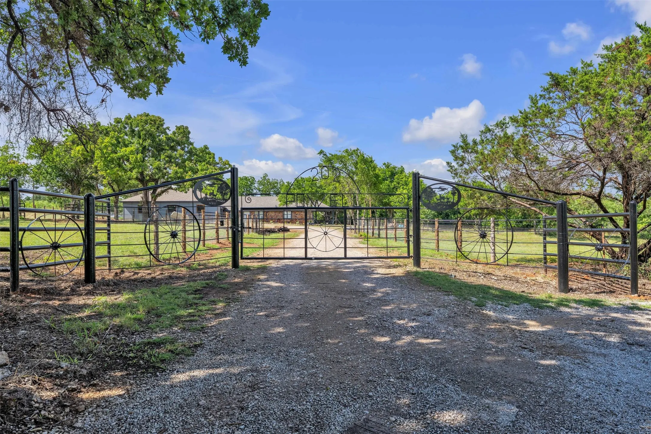 Single Family Residence For Sale in Parker County , TBD2-202 Powell, Weatherford, Texas 76088, 3 Bedroom, 2 Bathroom, 2 Garage spaces, 2,246 Sqft, built in 1930, mls#21334027, Real Estate Agent in Weatherford, Homes For Sale in Parker county, Homes For Sale in Weatherford, Realtor in Weatherford Texas, Real Estate Brokerage Independent Realty Texas, Luminita Cordes Realtor