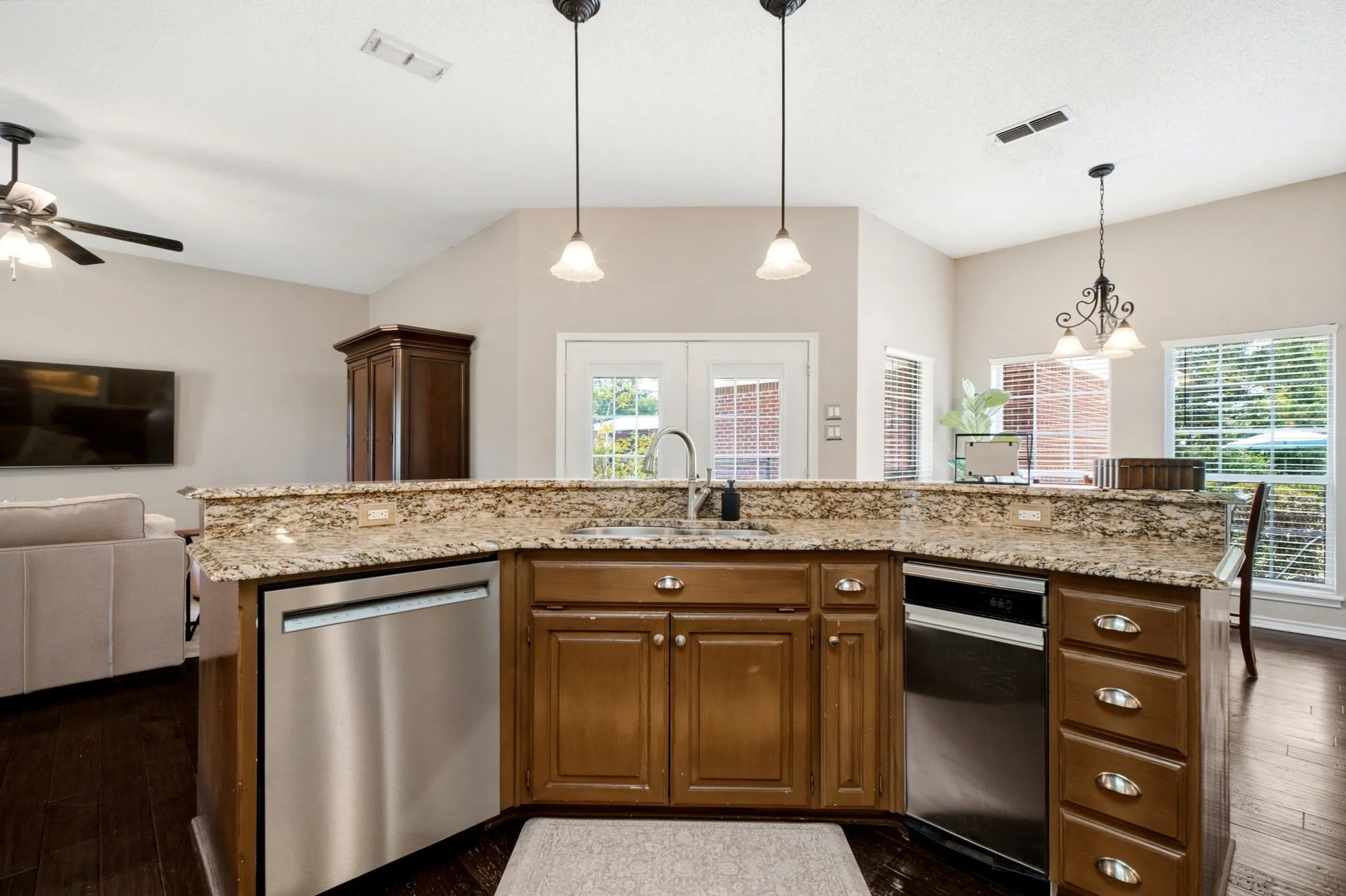 Single Family Residence For Sale in Upshur County , 1708 Fm 1002 S, Big Sandy, Texas 75755, 4 Bedroom, 3 Bathroom, 2 Garage spaces, 3,129 Sqft, built in 1994, Price $735,000, mls#21331693, Real Estate Agent in Big Sandy, Homes For Sale in Upshur county, Homes For Sale in Big Sandy, Realtor in Big Sandy Texas, Real Estate Brokerage Independent Realty Texas, Luminita Cordes Realtor