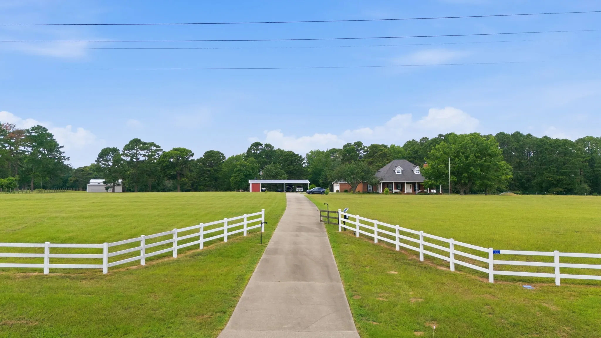 Single Family Residence For Sale in Upshur County , 1708 Fm 1002 S, Big Sandy, Texas 75755, 4 Bedroom, 3 Bathroom, 2 Garage spaces, 3,129 Sqft, built in 1994, Price $735,000, mls#21331693, Real Estate Agent in Big Sandy, Homes For Sale in Upshur county, Homes For Sale in Big Sandy, Realtor in Big Sandy Texas, Real Estate Brokerage Independent Realty Texas, Luminita Cordes Realtor