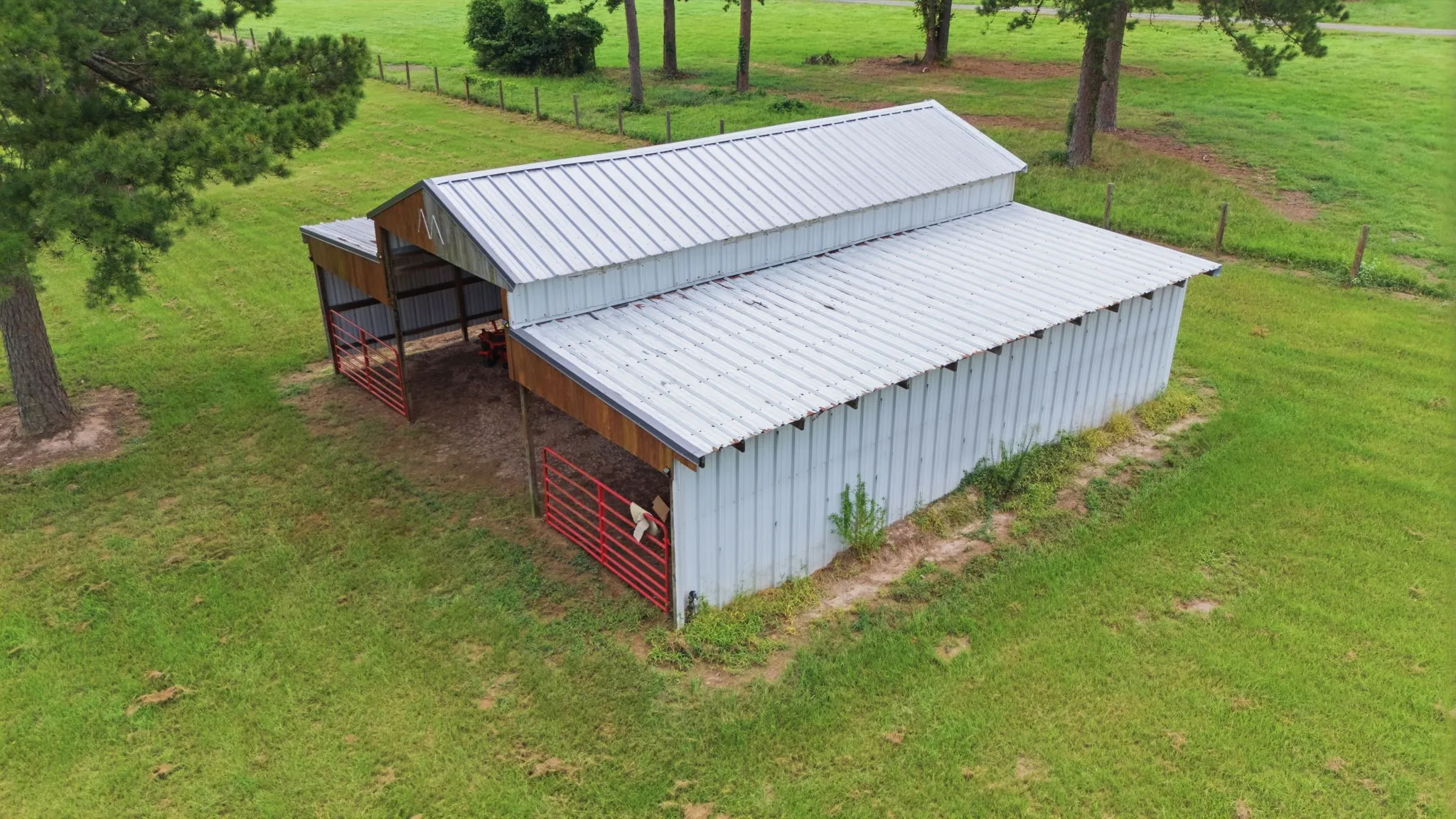Single Family Residence For Sale in Upshur County , 1708 Fm 1002 S, Big Sandy, Texas 75755, 4 Bedroom, 3 Bathroom, 2 Garage spaces, 3,129 Sqft, built in 1994, Price $735,000, mls#21331693, Real Estate Agent in Big Sandy, Homes For Sale in Upshur county, Homes For Sale in Big Sandy, Realtor in Big Sandy Texas, Real Estate Brokerage Independent Realty Texas, Luminita Cordes Realtor
