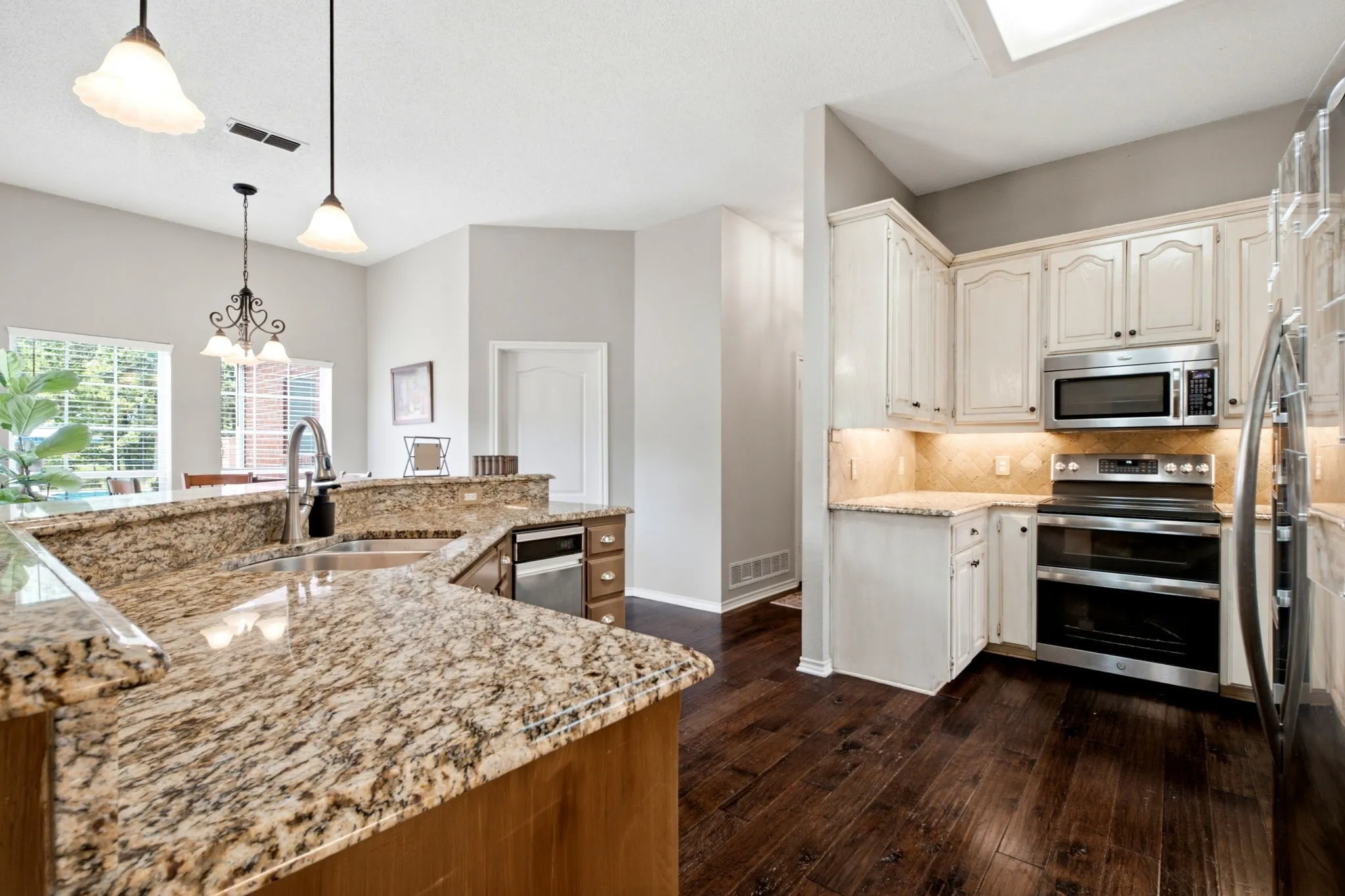 Single Family Residence For Sale in Upshur County , 1708 Fm 1002 S, Big Sandy, Texas 75755, 4 Bedroom, 3 Bathroom, 2 Garage spaces, 3,129 Sqft, built in 1994, Price $735,000, mls#21331693, Real Estate Agent in Big Sandy, Homes For Sale in Upshur county, Homes For Sale in Big Sandy, Realtor in Big Sandy Texas, Real Estate Brokerage Independent Realty Texas, Luminita Cordes Realtor