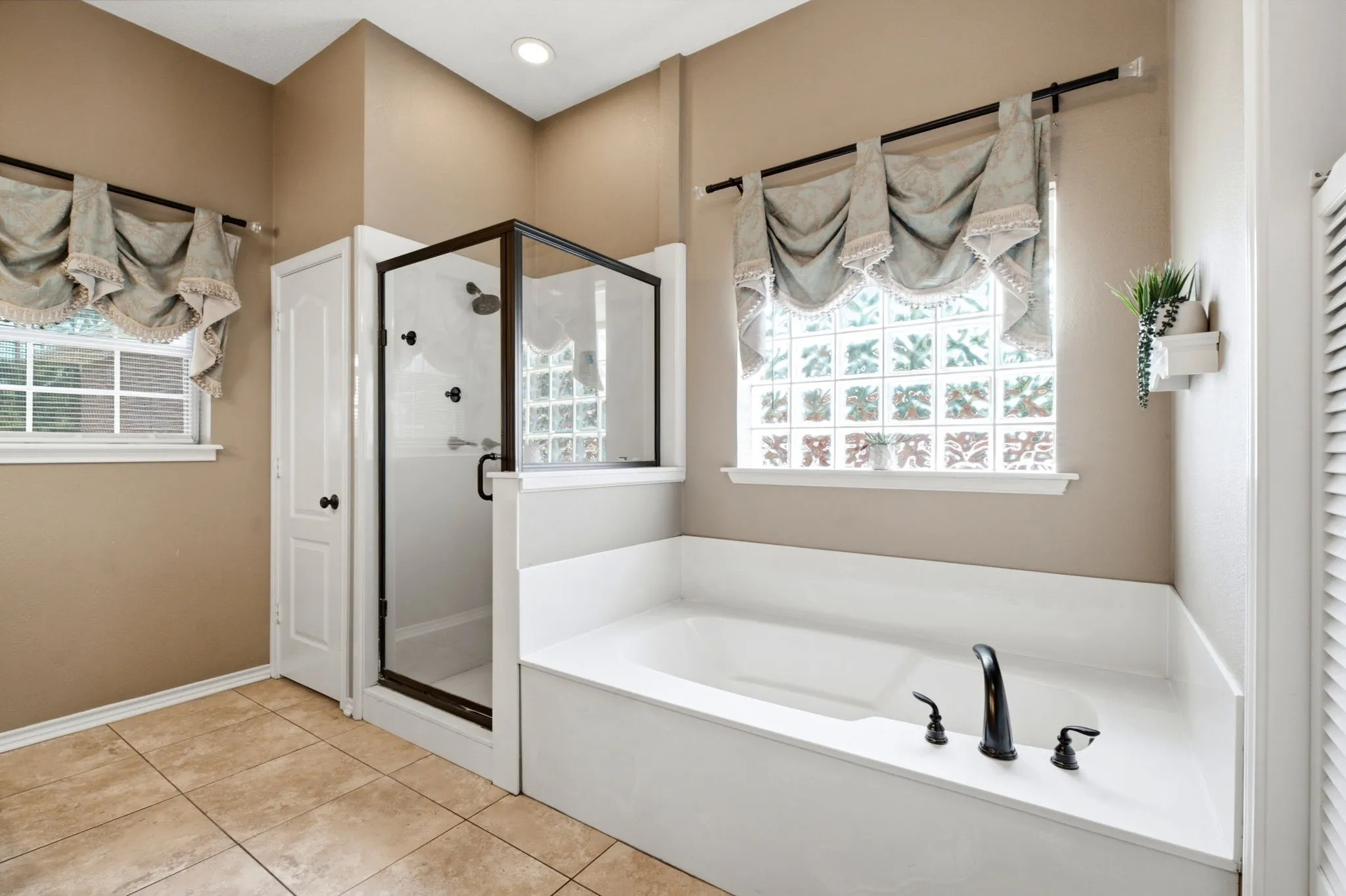 Single Family Residence For Sale in Upshur County , 1708 Fm 1002 S, Big Sandy, Texas 75755, 4 Bedroom, 3 Bathroom, 2 Garage spaces, 3,129 Sqft, built in 1994, Price $735,000, mls#21331693, Real Estate Agent in Big Sandy, Homes For Sale in Upshur county, Homes For Sale in Big Sandy, Realtor in Big Sandy Texas, Real Estate Brokerage Independent Realty Texas, Luminita Cordes Realtor