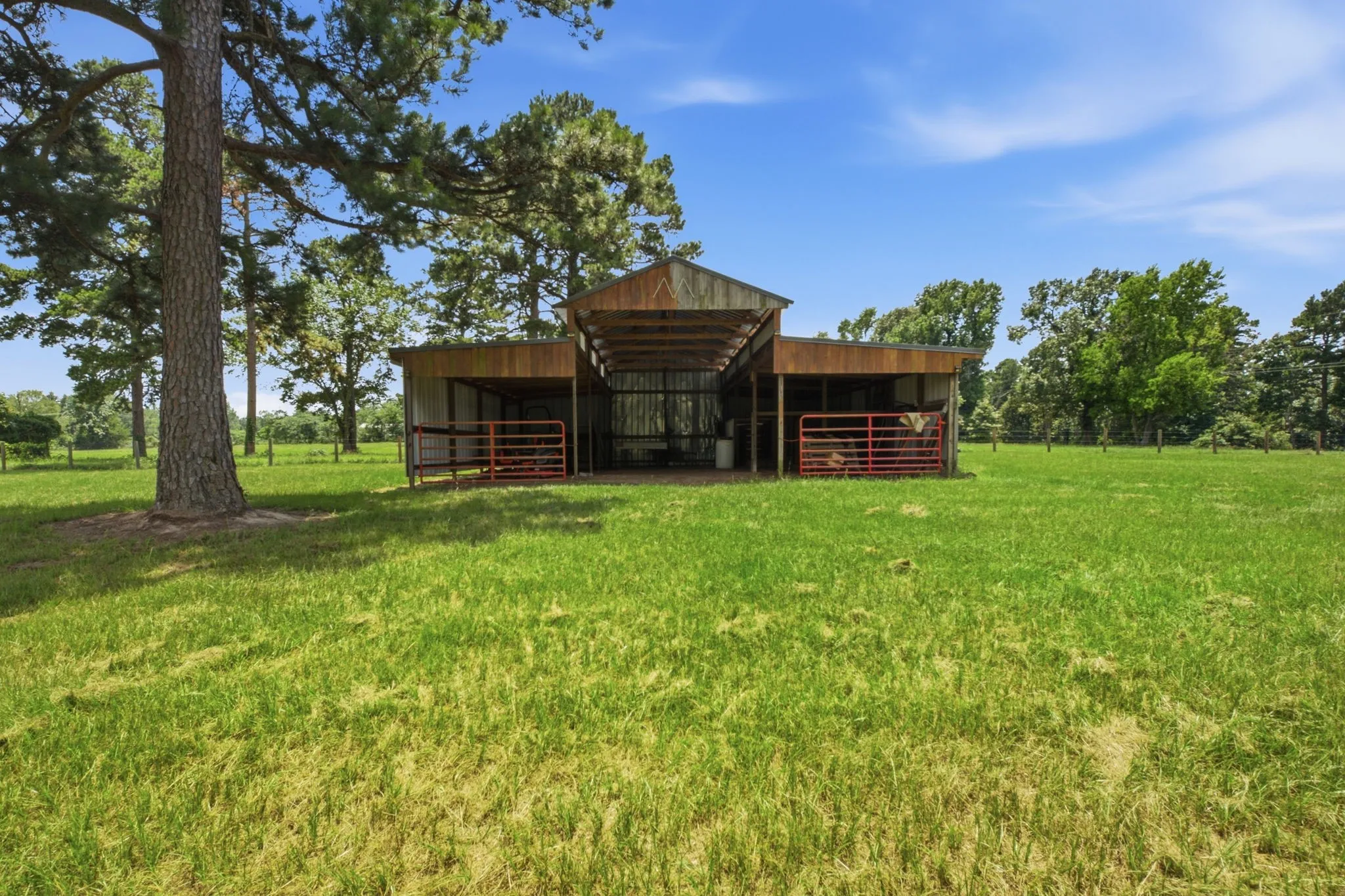 Single Family Residence For Sale in Upshur County , 1708 Fm 1002 S, Big Sandy, Texas 75755, 4 Bedroom, 3 Bathroom, 2 Garage spaces, 3,129 Sqft, built in 1994, Price $735,000, mls#21331693, Real Estate Agent in Big Sandy, Homes For Sale in Upshur county, Homes For Sale in Big Sandy, Realtor in Big Sandy Texas, Real Estate Brokerage Independent Realty Texas, Luminita Cordes Realtor