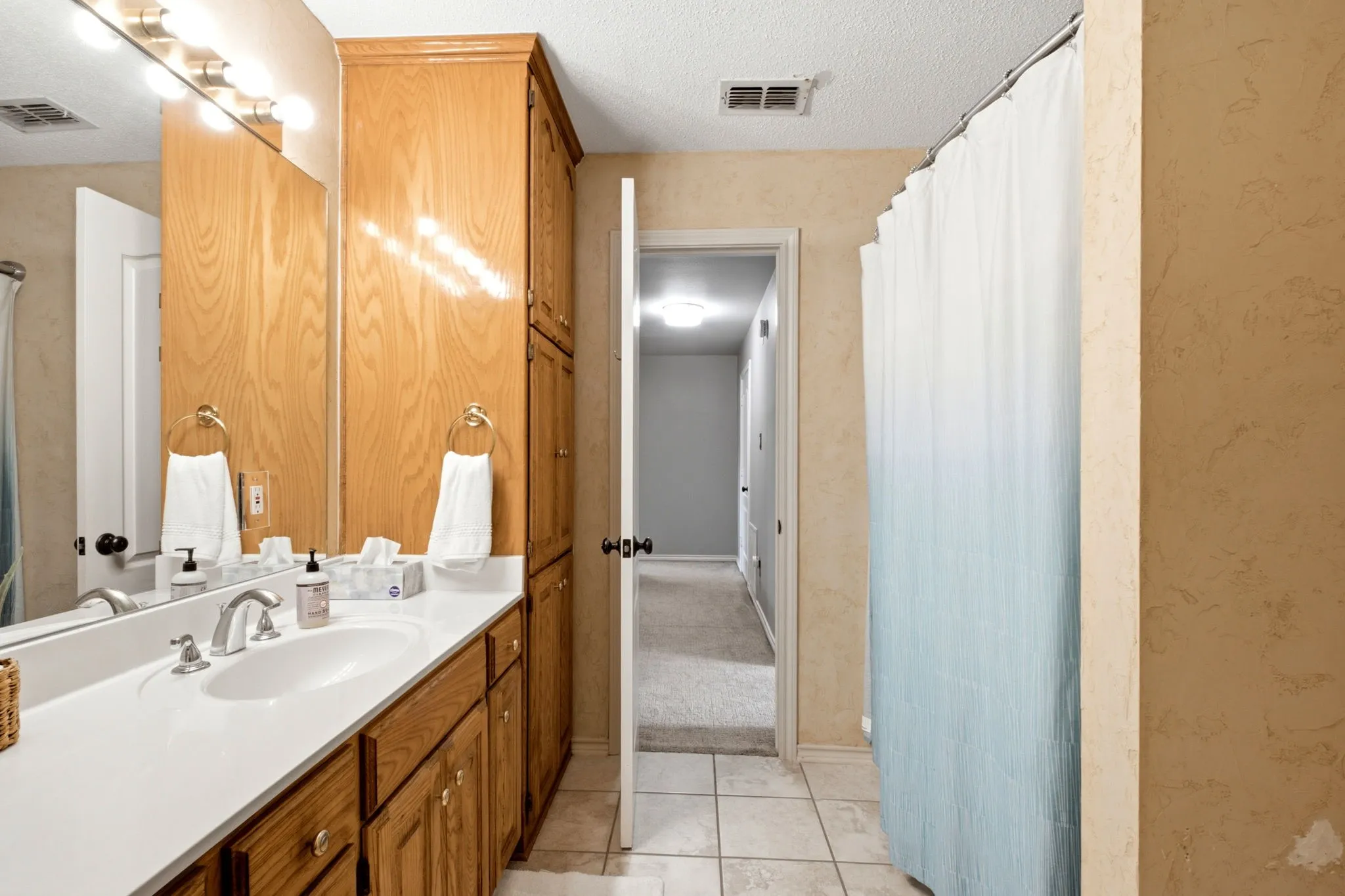 Single Family Residence For Sale in Upshur County , 1708 Fm 1002 S, Big Sandy, Texas 75755, 4 Bedroom, 3 Bathroom, 2 Garage spaces, 3,129 Sqft, built in 1994, Price $735,000, mls#21331693, Real Estate Agent in Big Sandy, Homes For Sale in Upshur county, Homes For Sale in Big Sandy, Realtor in Big Sandy Texas, Real Estate Brokerage Independent Realty Texas, Luminita Cordes Realtor